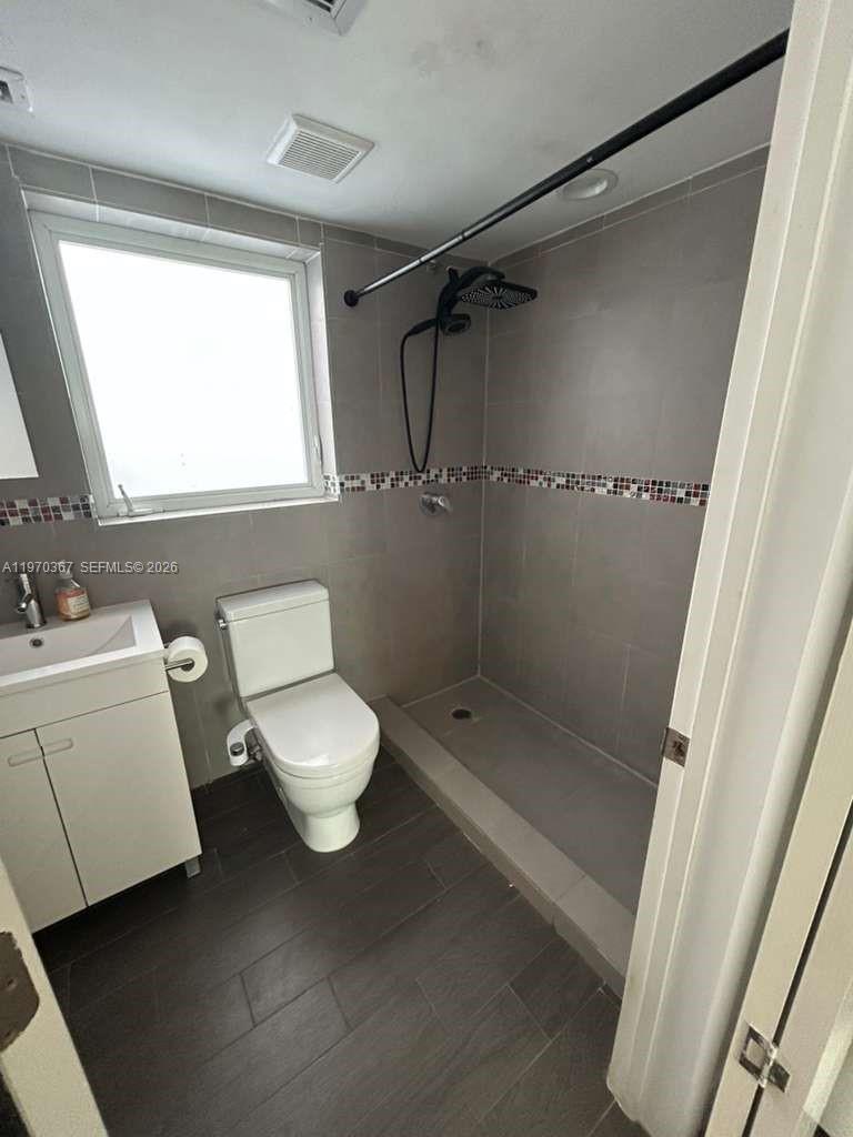 LINCOLN SUB - Residential Lease