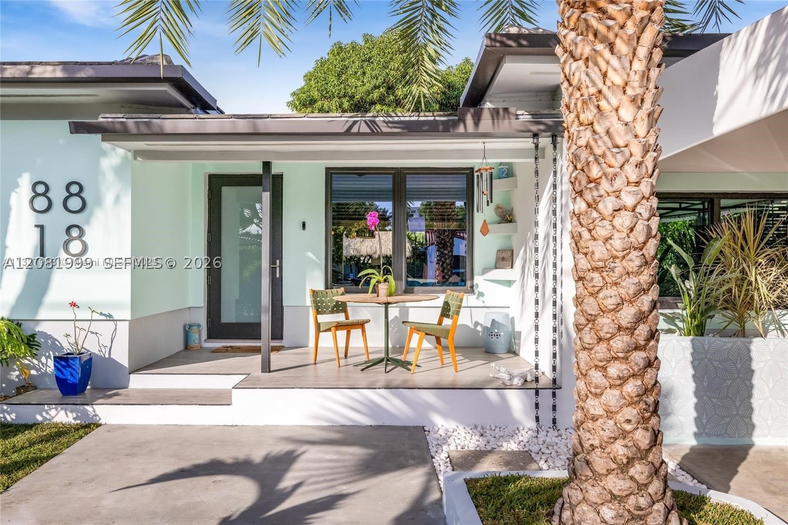 8818 Carlyle Ave