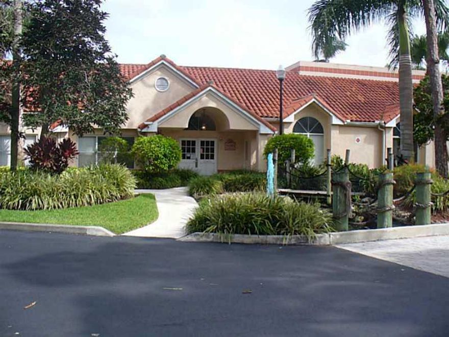 BEAUTIFUL UNIT 2/1  PERFECT FOR INVESTORS!! IT CUOB BE RENTED IN $1,150  DOLLARS PER MONTH. SHOW IT TODAY!!