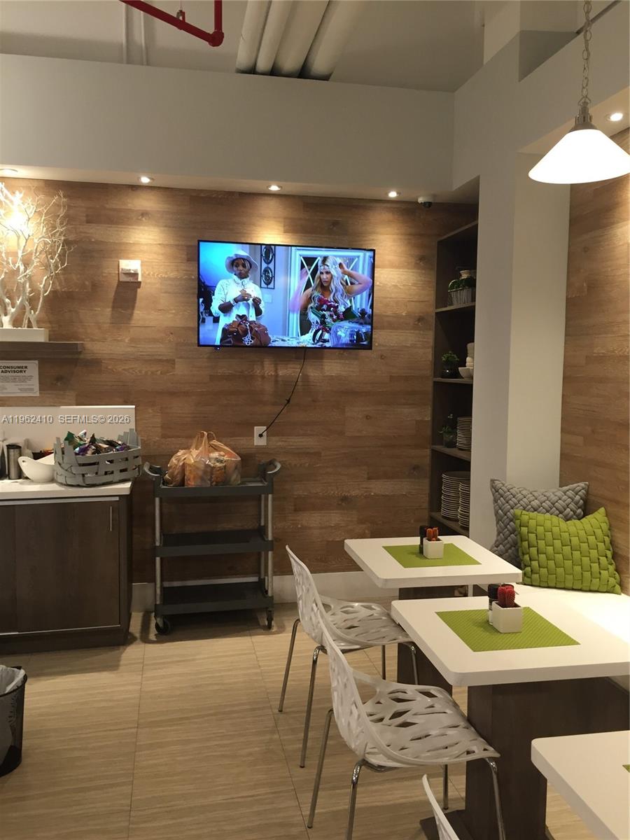 10275 Collins Ave 1402