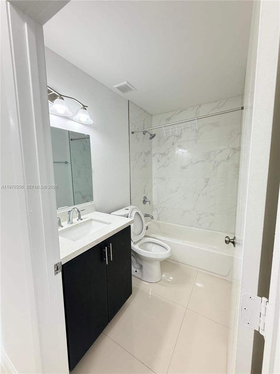 PINEAPPLE TRACE - Residential Lease