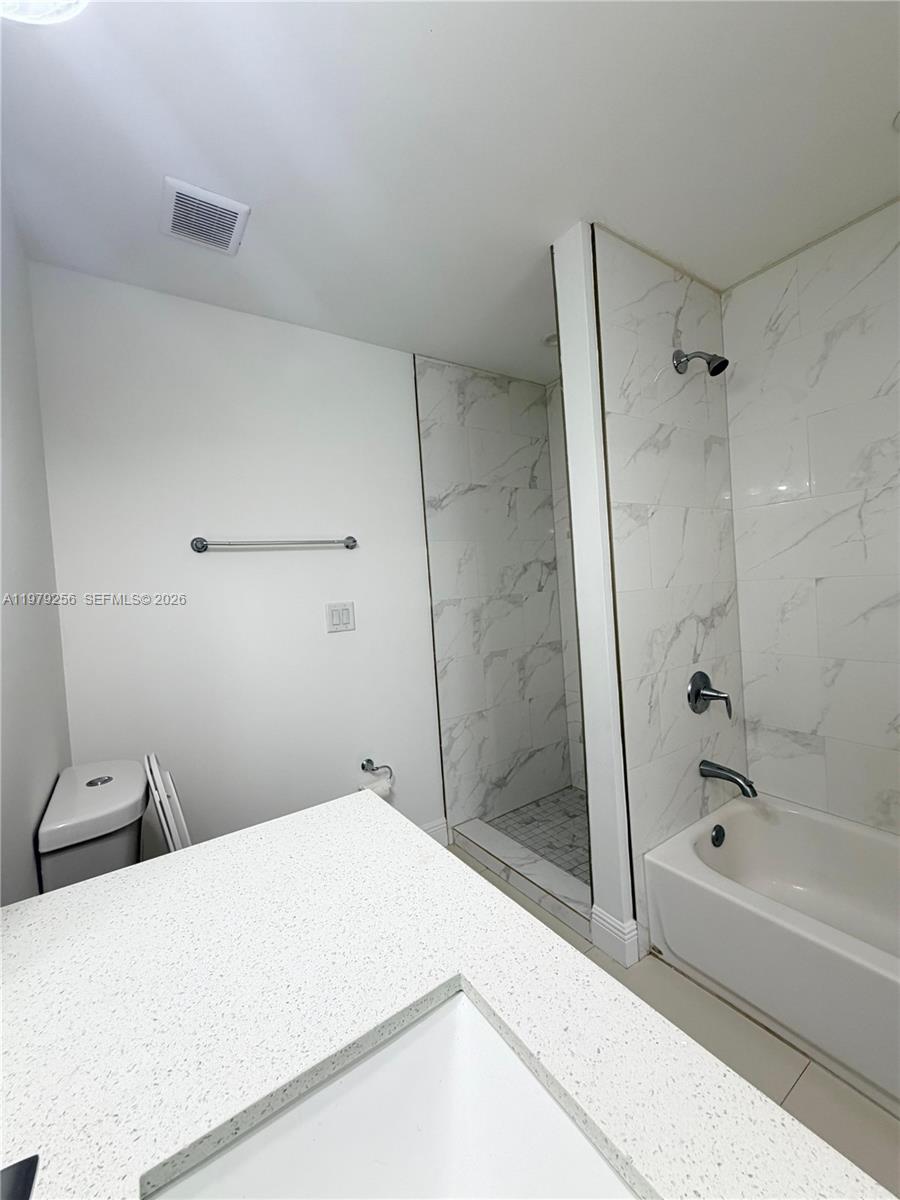 PINEAPPLE TRACE - Residential Lease