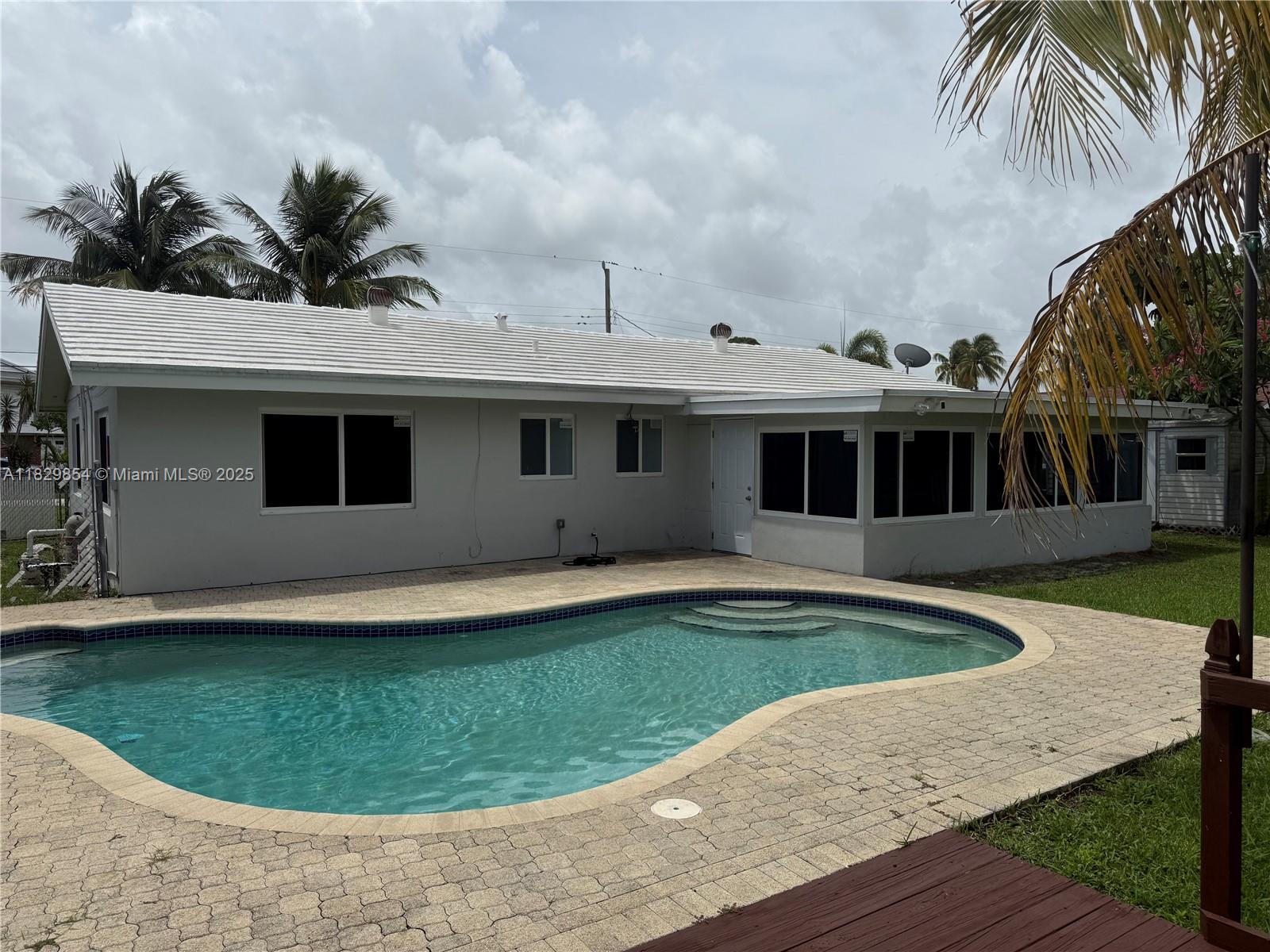 4331 NW 10th St