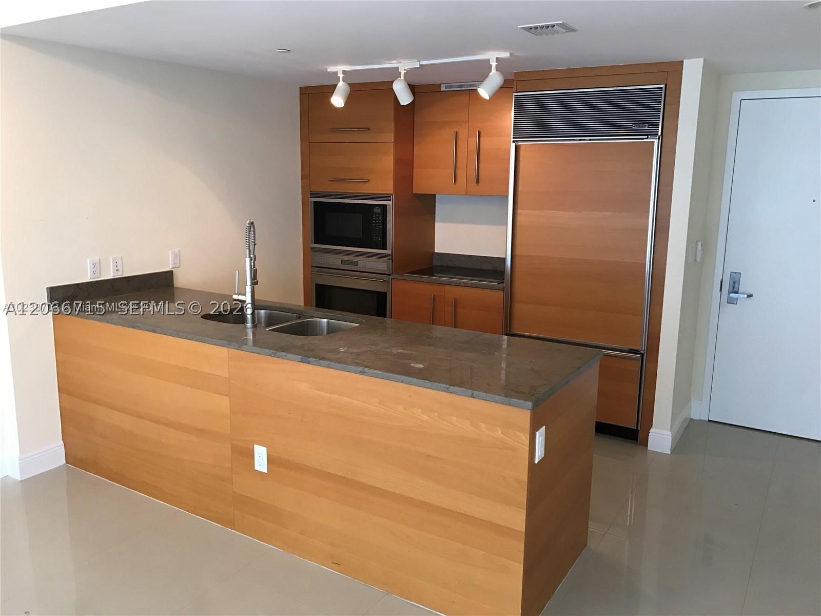 475 Brickell Ave 2511 - Image 1