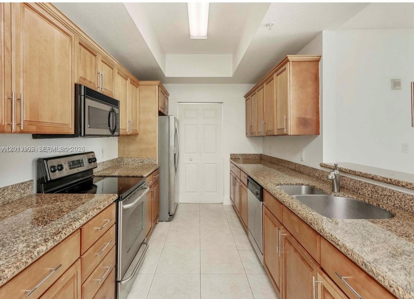 3590 Coral Way 910