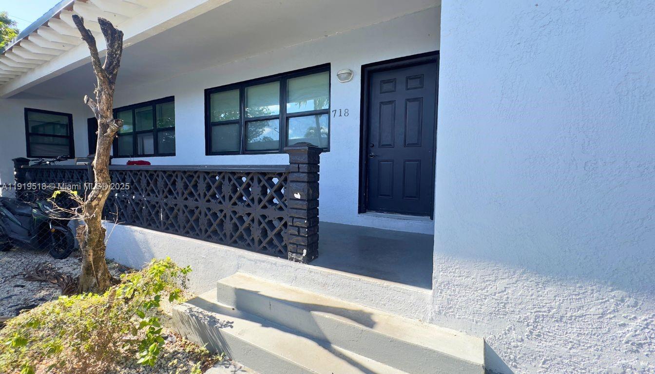 BISCAYNE BCH SUB - Residential Lease