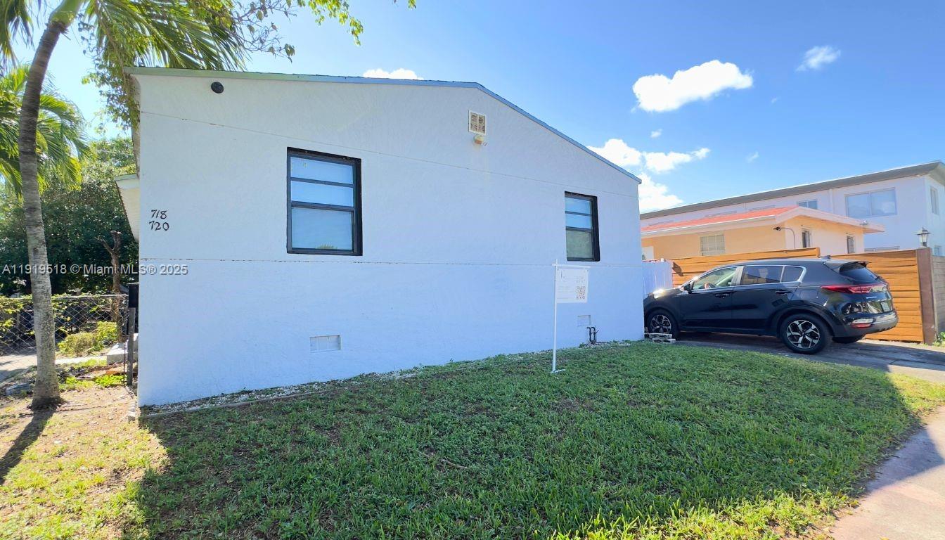 BISCAYNE BCH SUB - Residential Lease