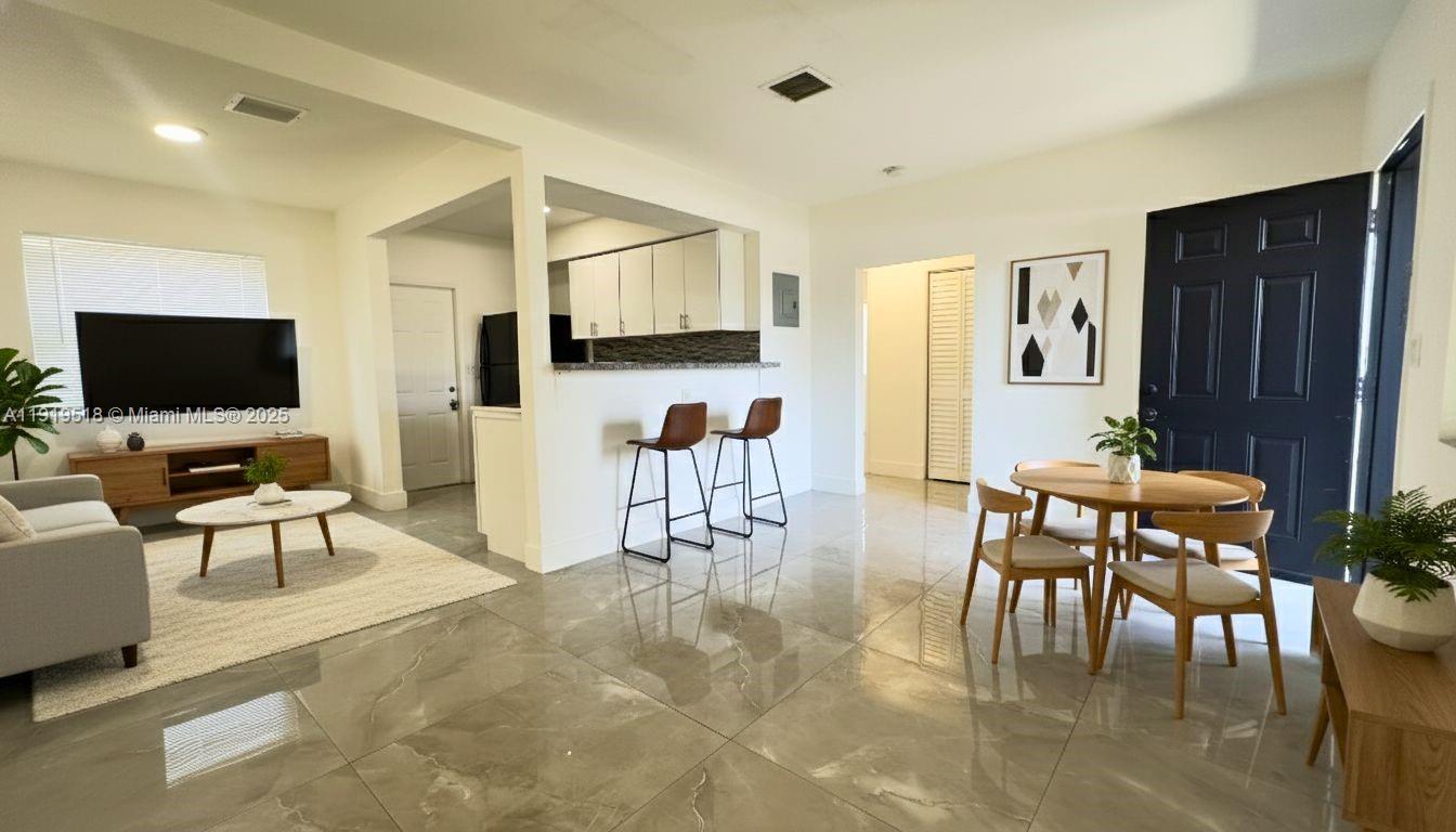 BISCAYNE BCH SUB - Residential Lease