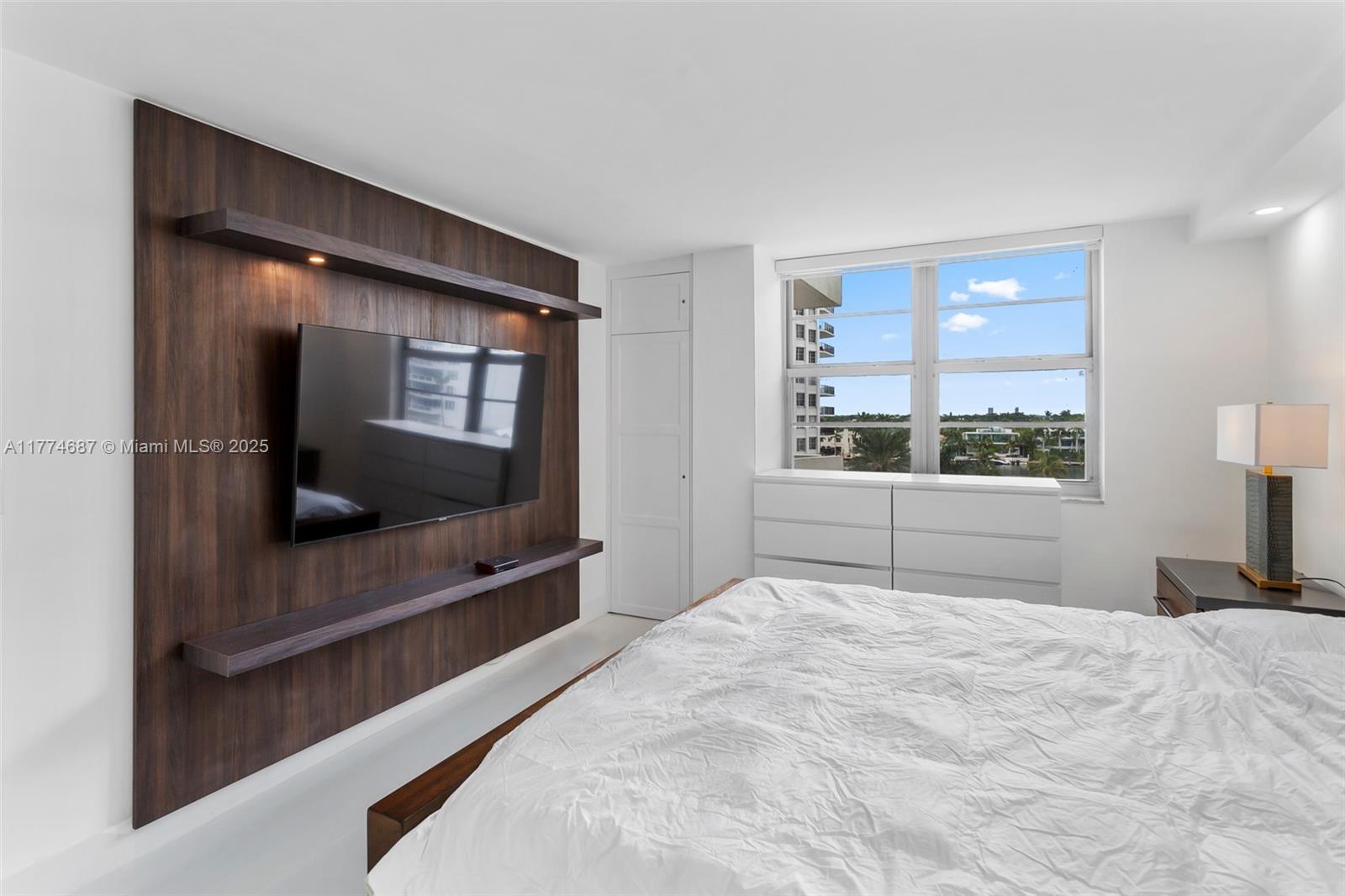 ARLEN BEACH CONDO - Residential