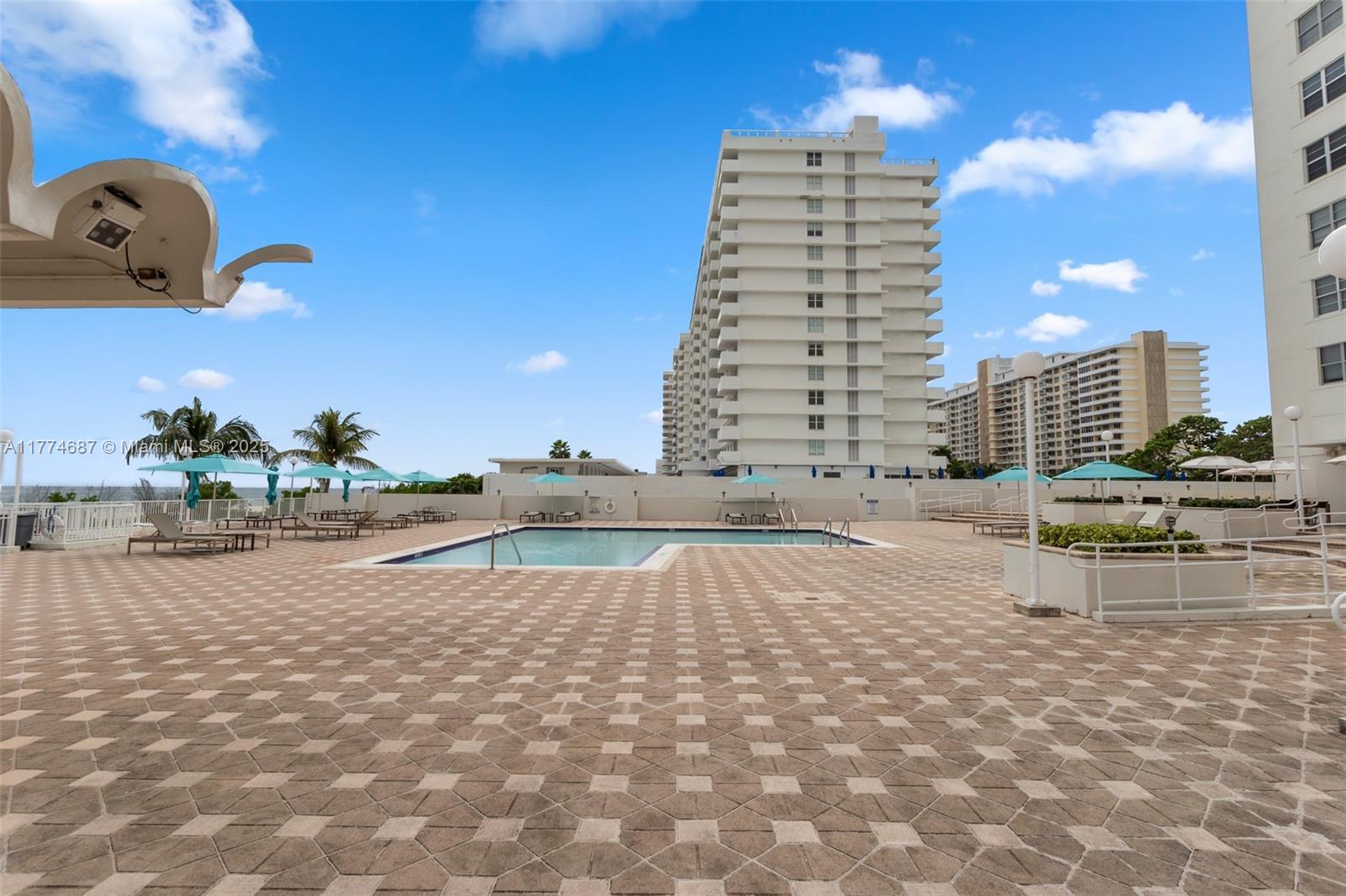 ARLEN BEACH CONDO - Residential