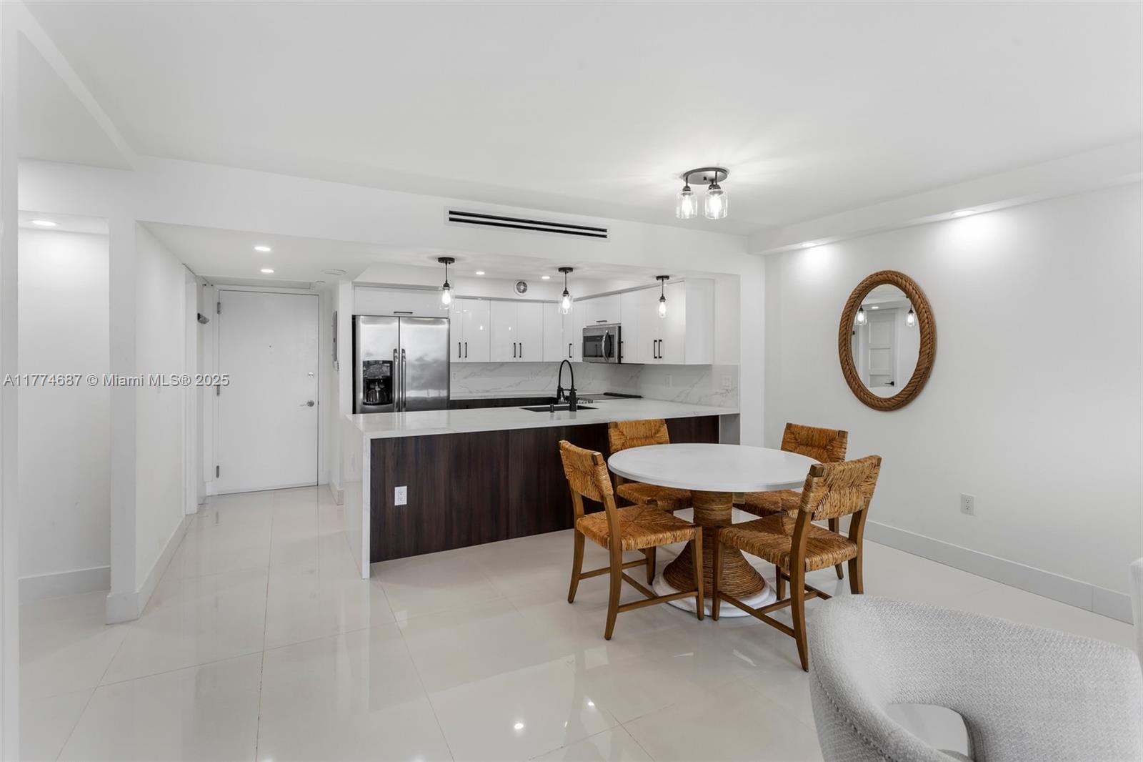 ARLEN BEACH CONDO - Residential