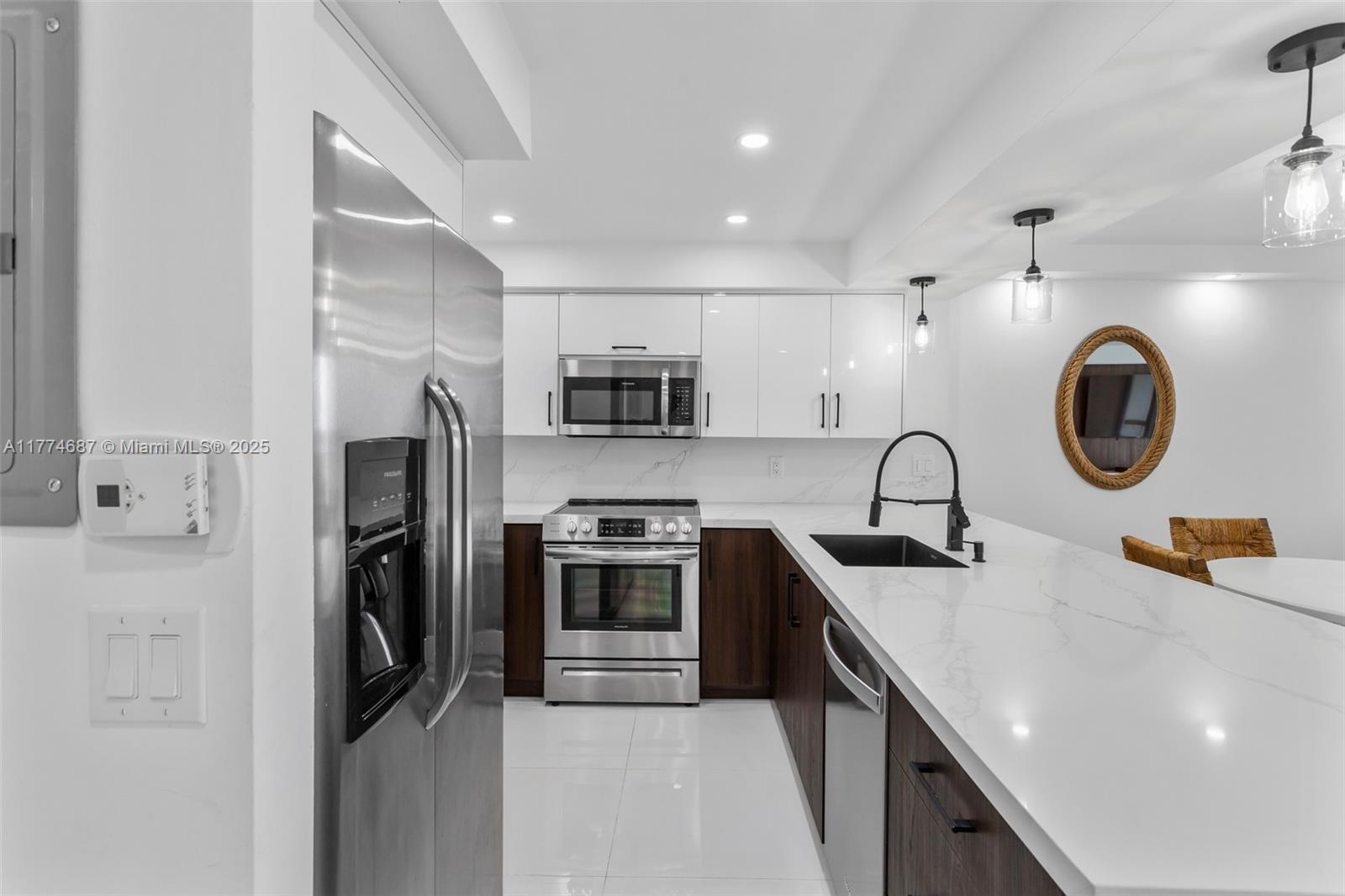 ARLEN BEACH CONDO - Residential