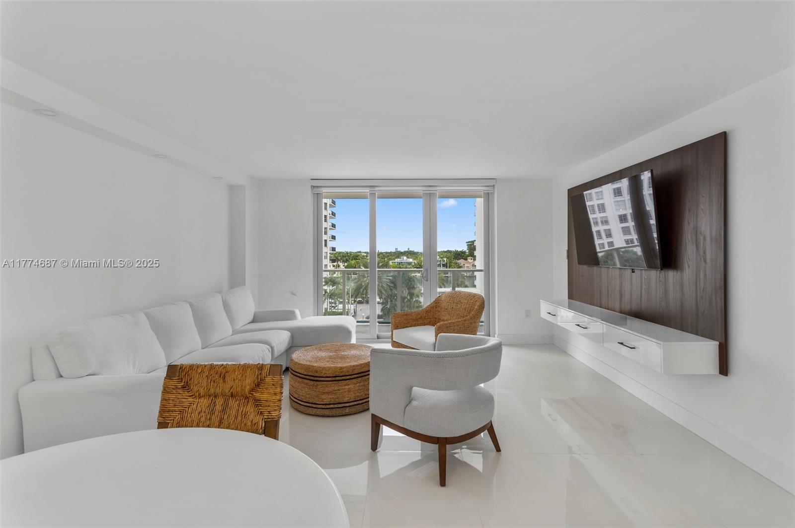 ARLEN BEACH CONDO - Residential