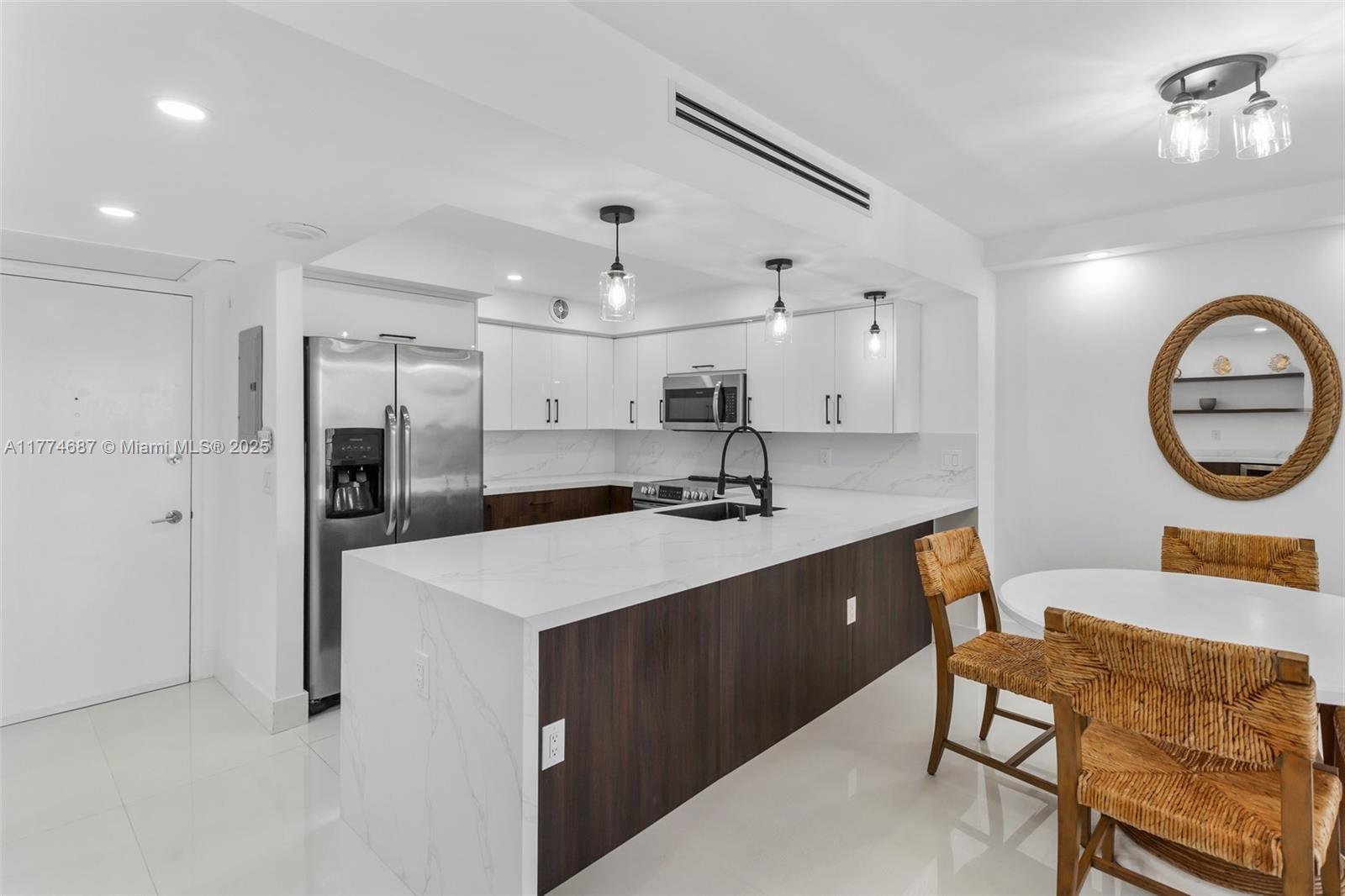 ARLEN BEACH CONDO - Residential