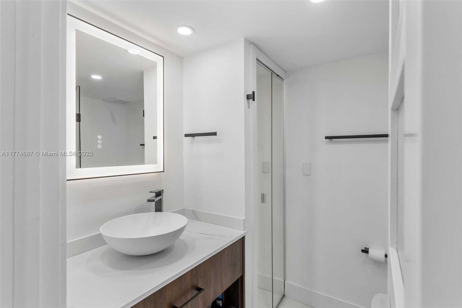 ARLEN BEACH CONDO - Residential