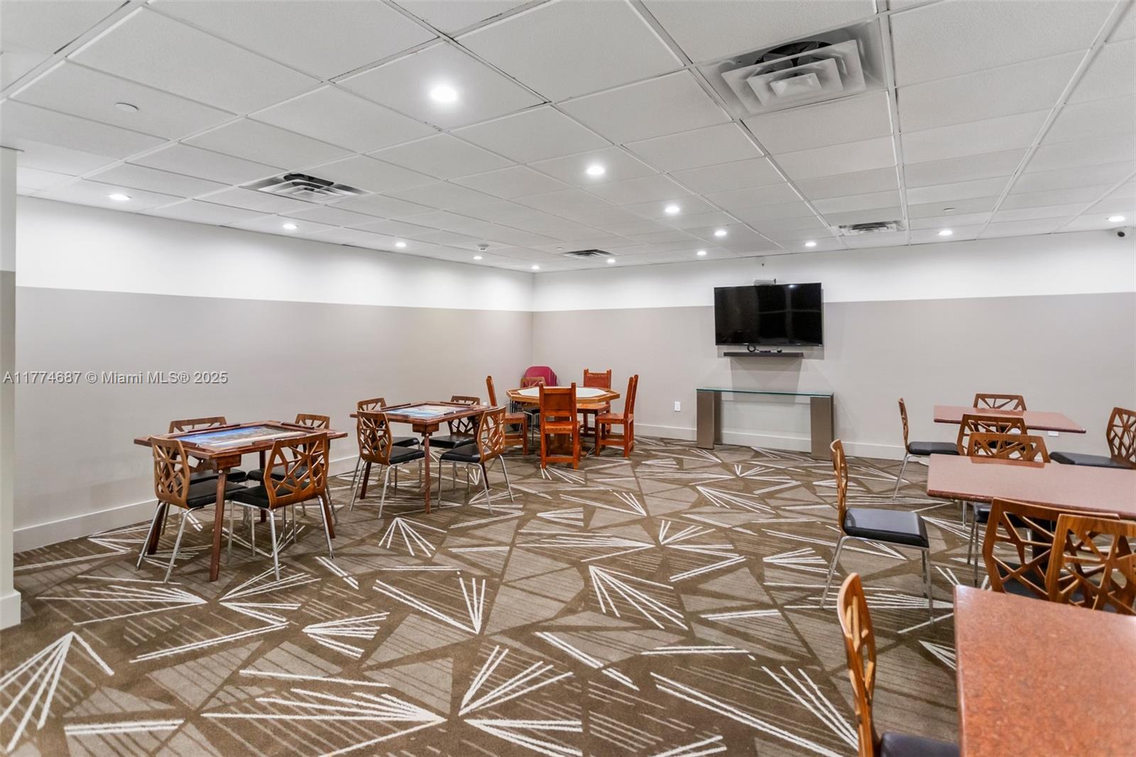 ARLEN BEACH CONDO - Residential
