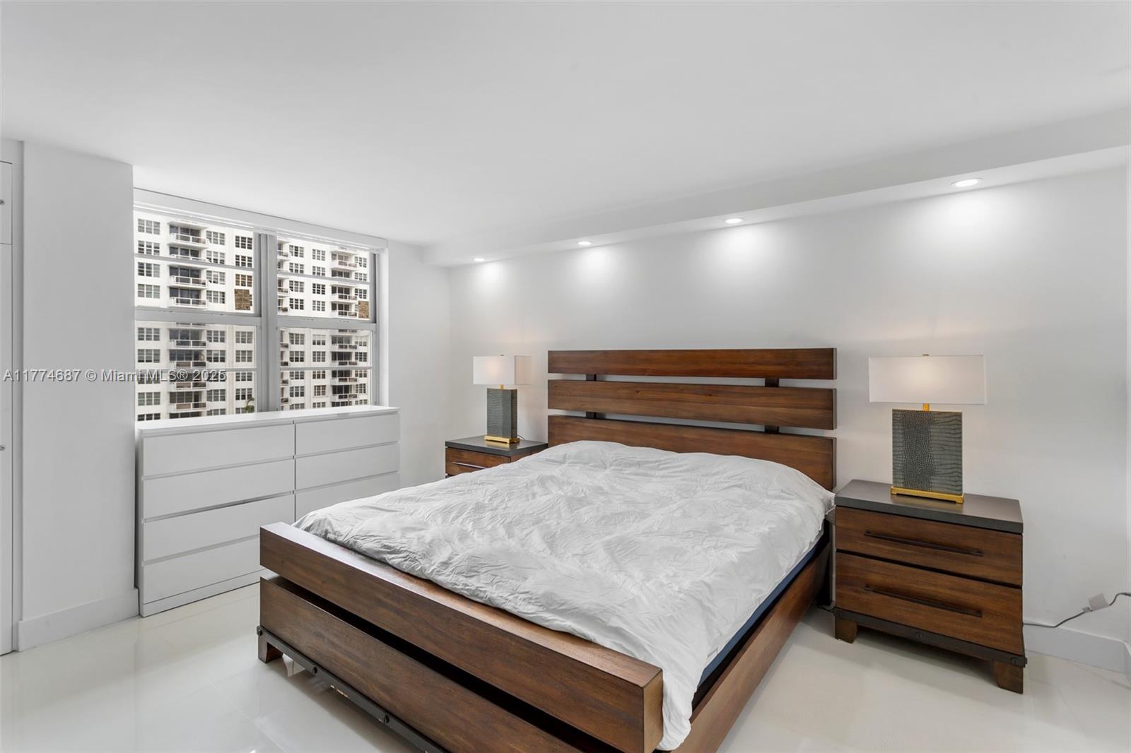 ARLEN BEACH CONDO - Residential