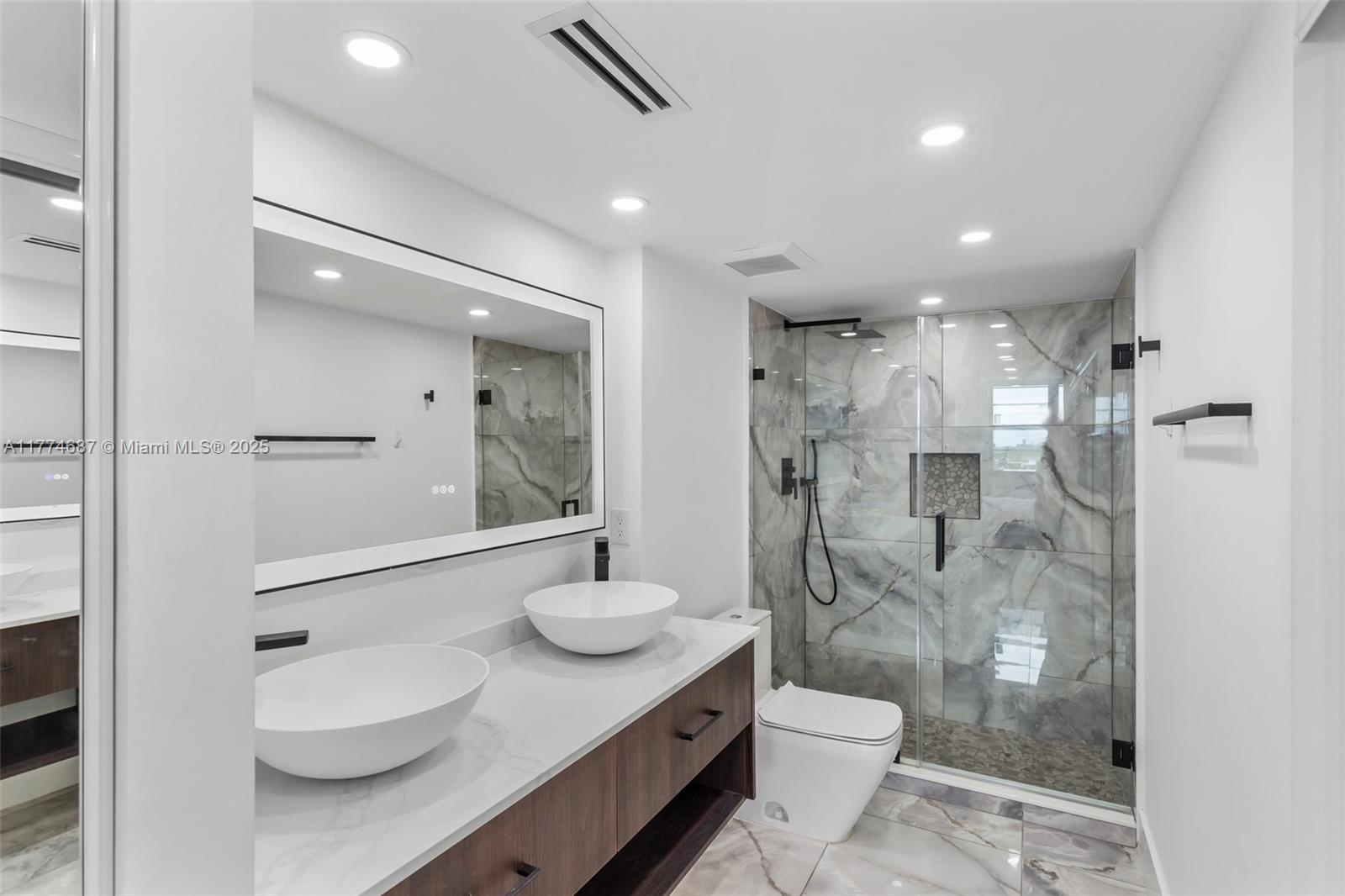 ARLEN BEACH CONDO - Residential