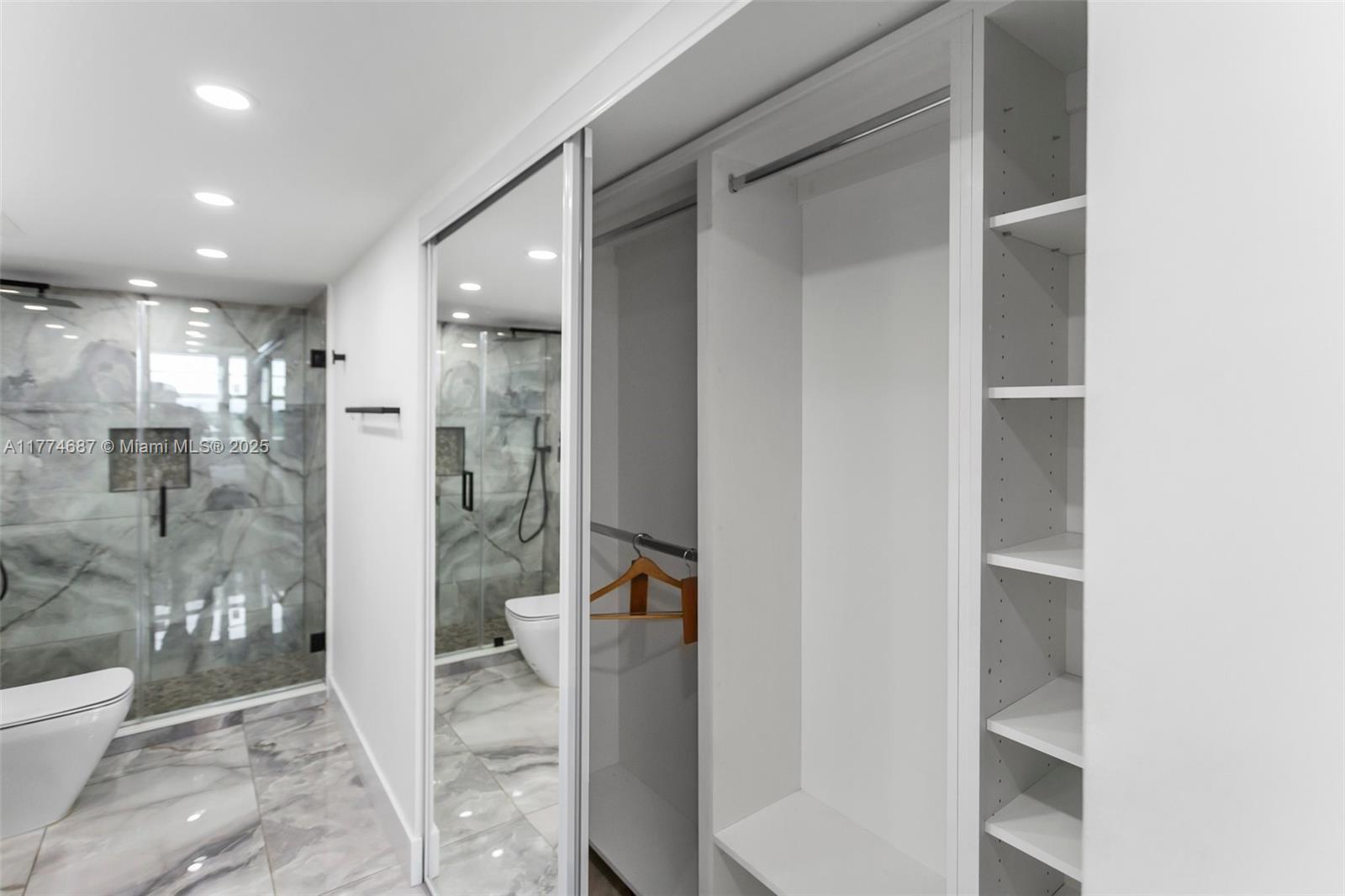ARLEN BEACH CONDO - Residential