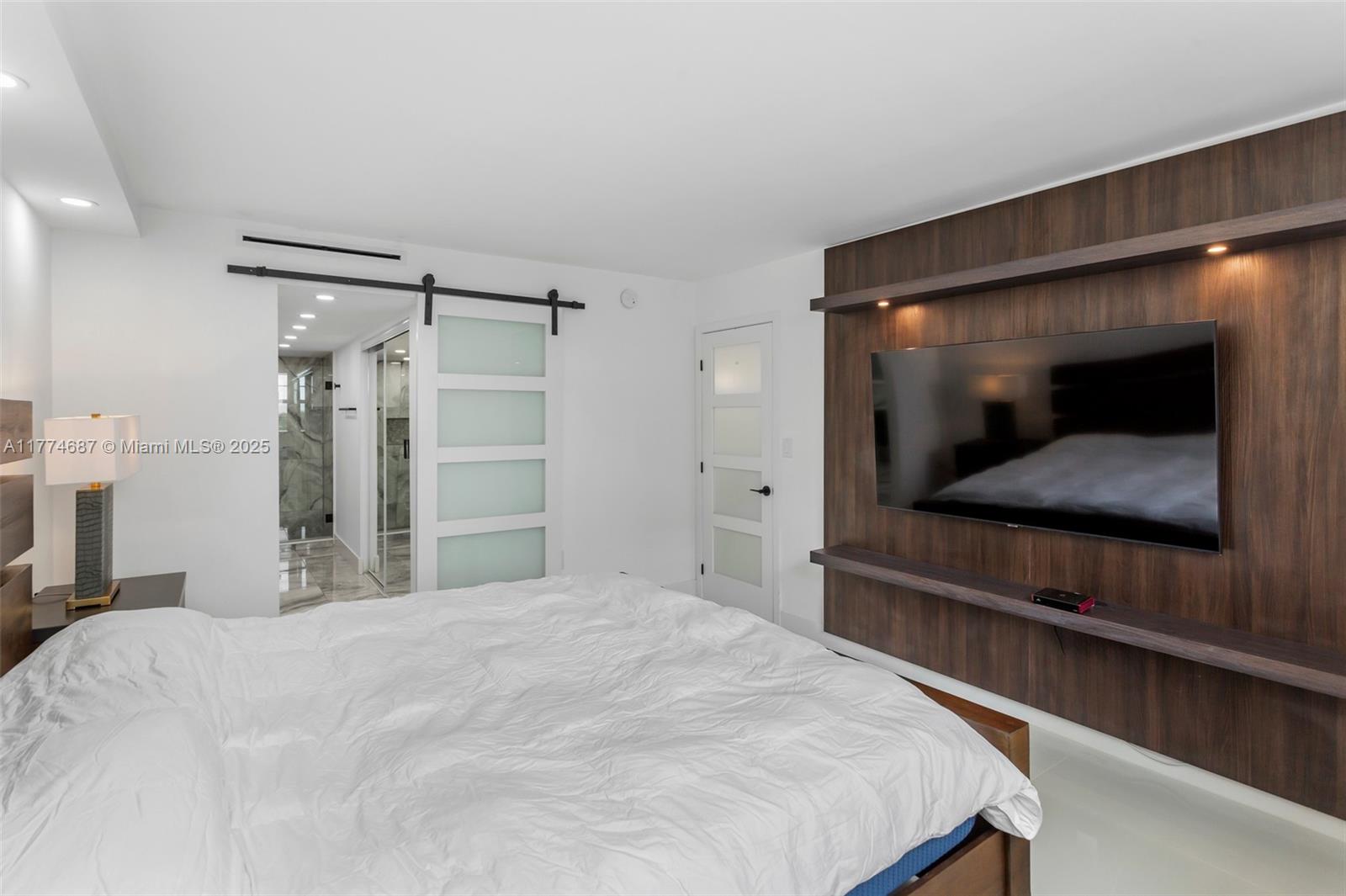 ARLEN BEACH CONDO - Residential