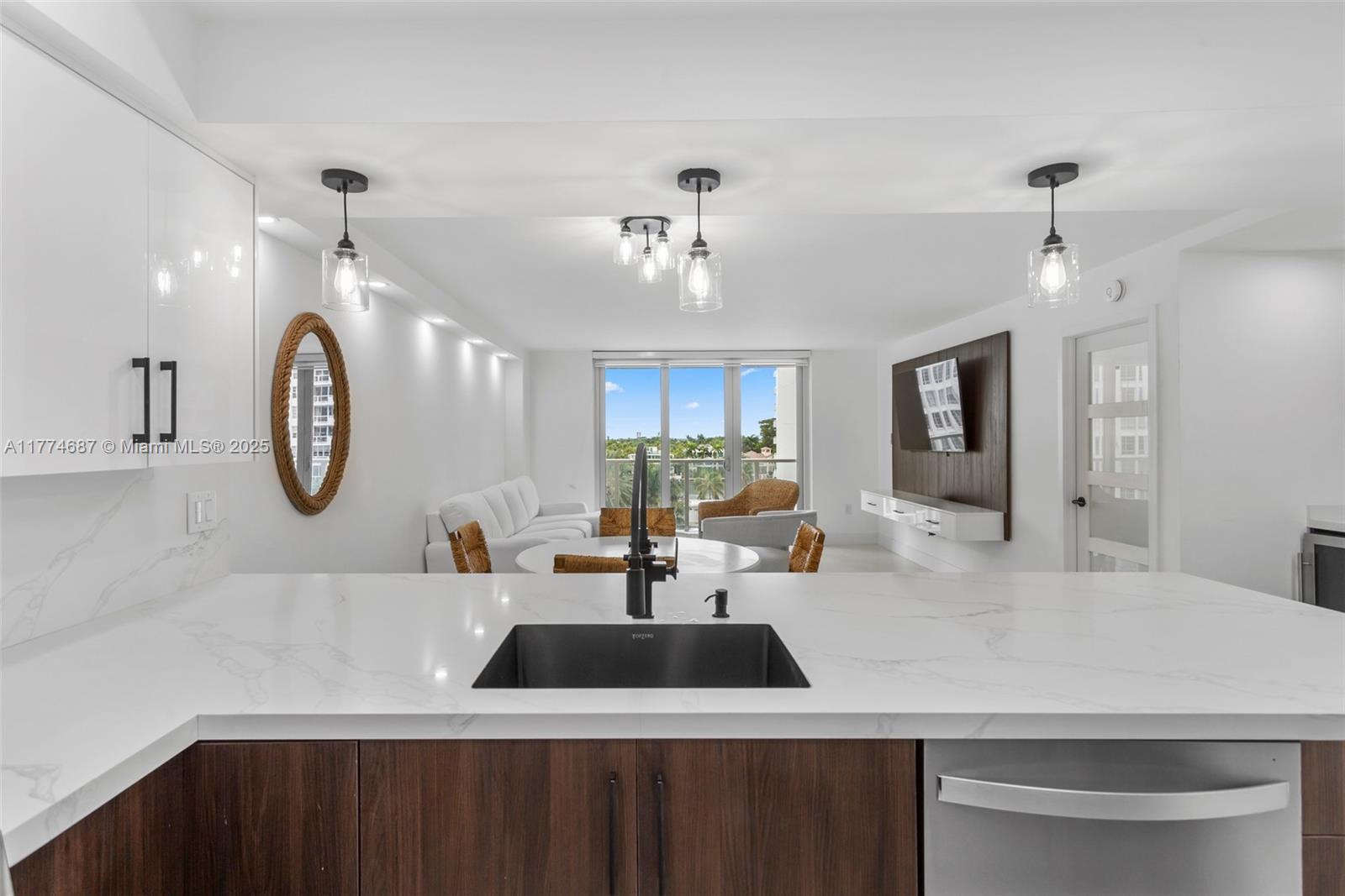 ARLEN BEACH CONDO - Residential