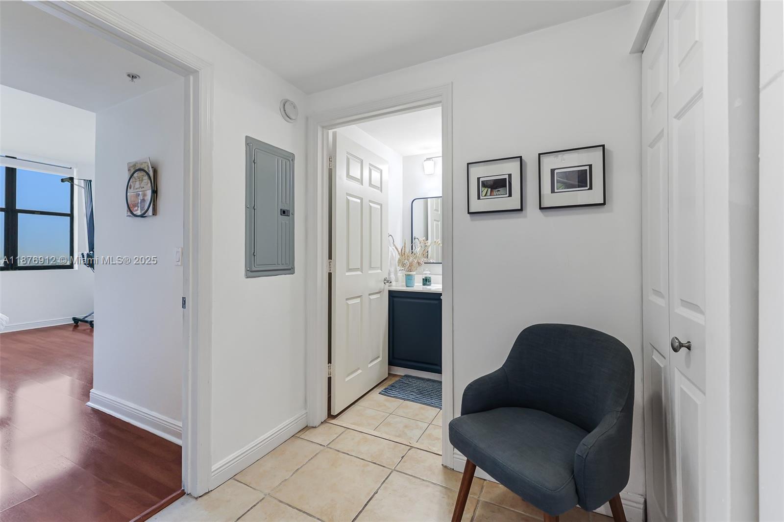 PUERTA DE PALMAS CONDO - Residential