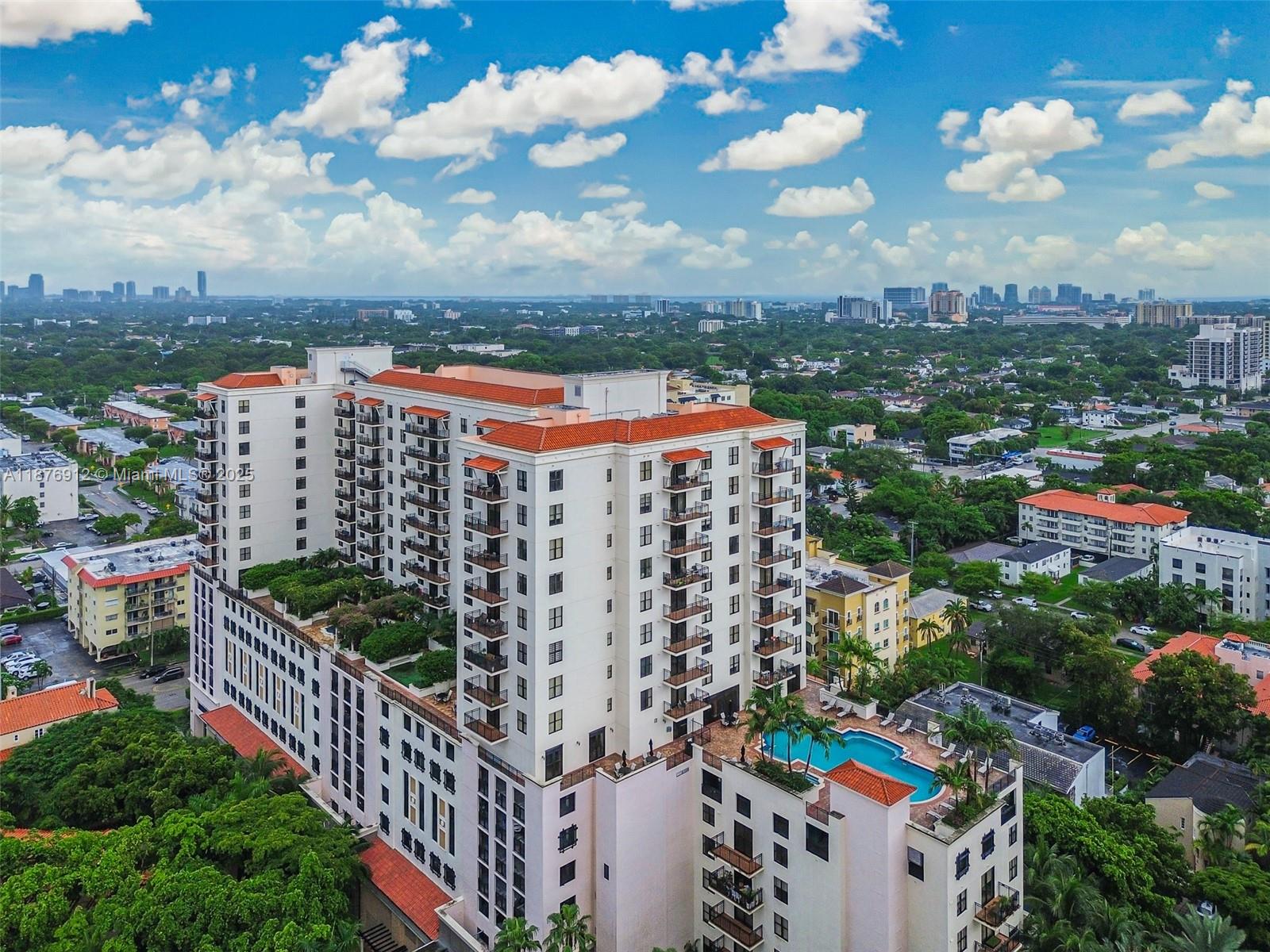 PUERTA DE PALMAS CONDO - Residential