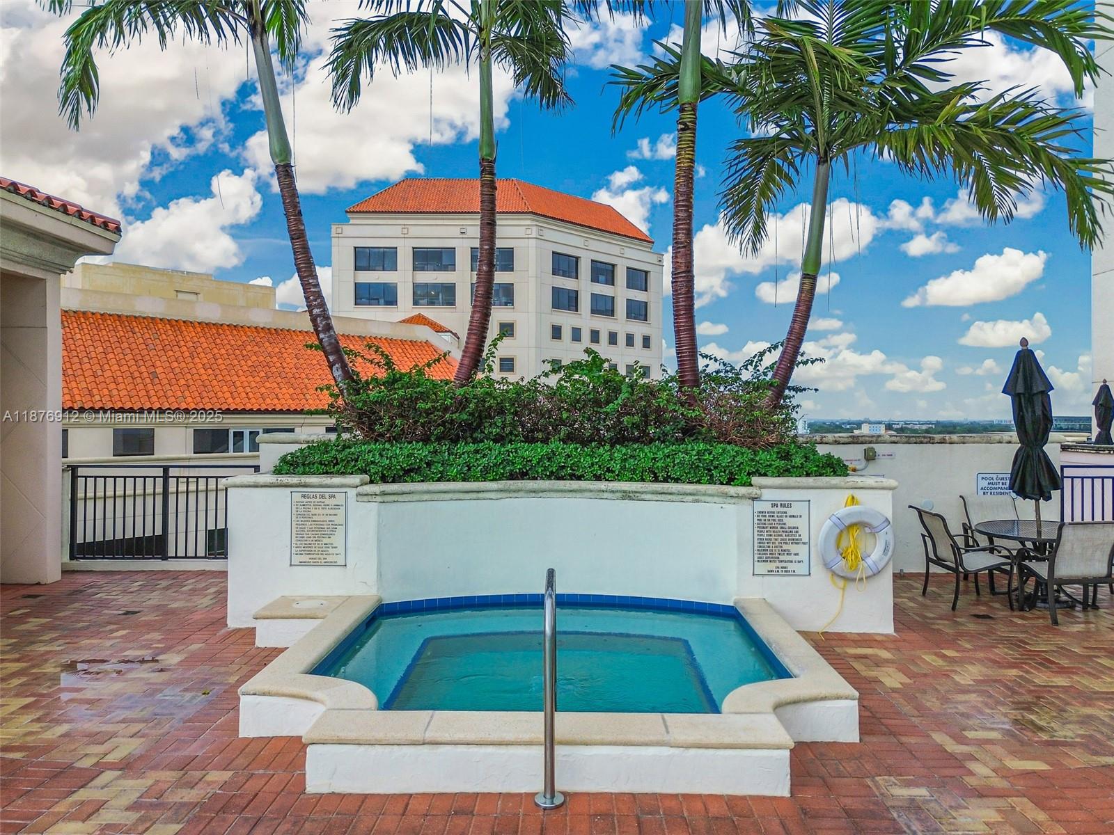 PUERTA DE PALMAS CONDO - Residential