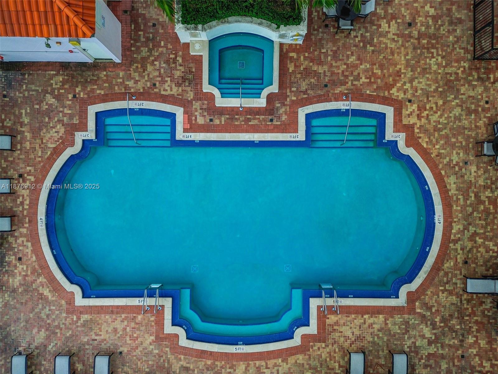 PUERTA DE PALMAS CONDO - Residential