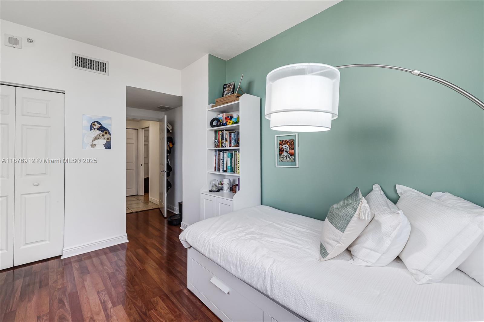 PUERTA DE PALMAS CONDO - Residential