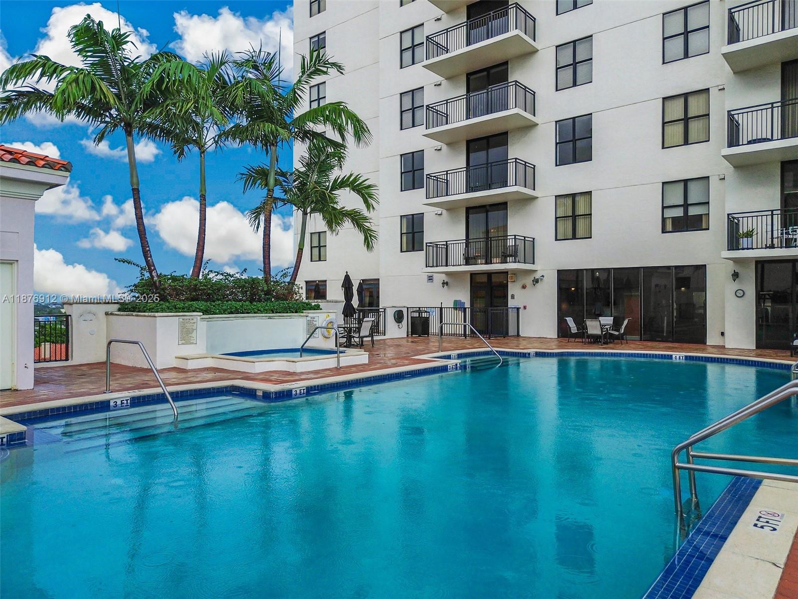 PUERTA DE PALMAS CONDO - Residential