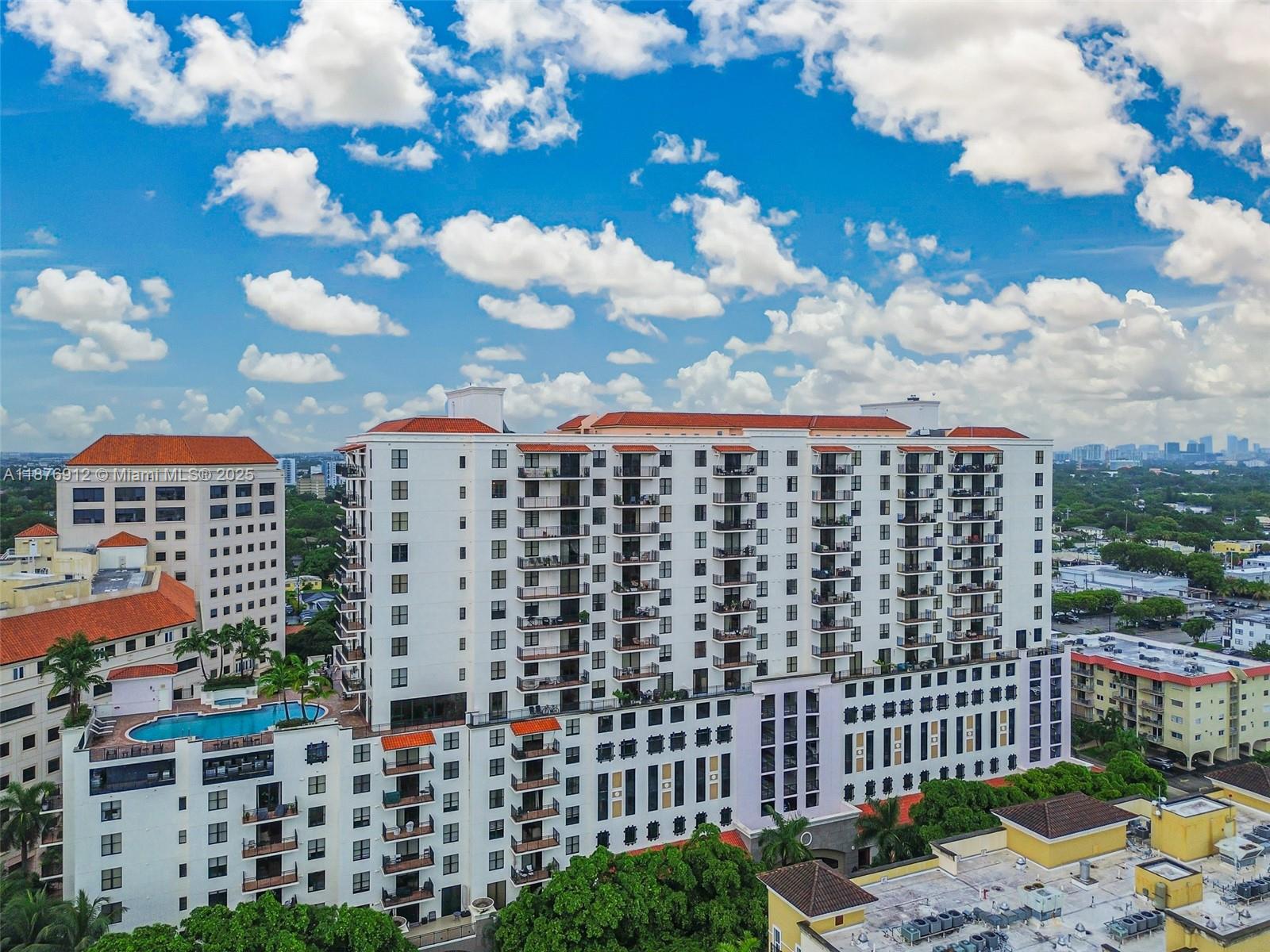 PUERTA DE PALMAS CONDO - Residential