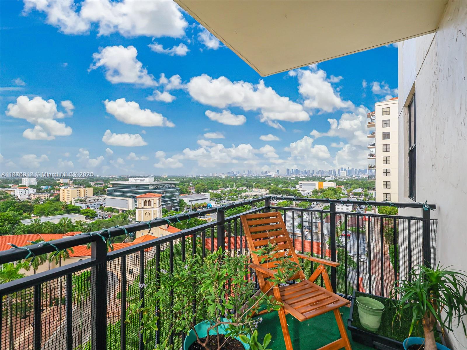 PUERTA DE PALMAS CONDO - Residential