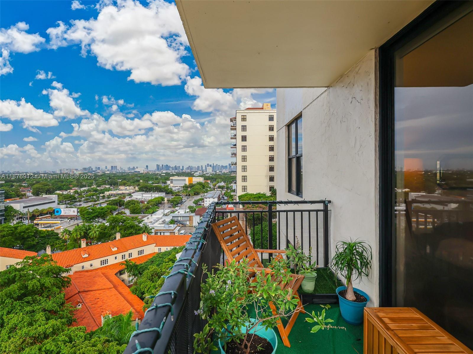 PUERTA DE PALMAS CONDO - Residential