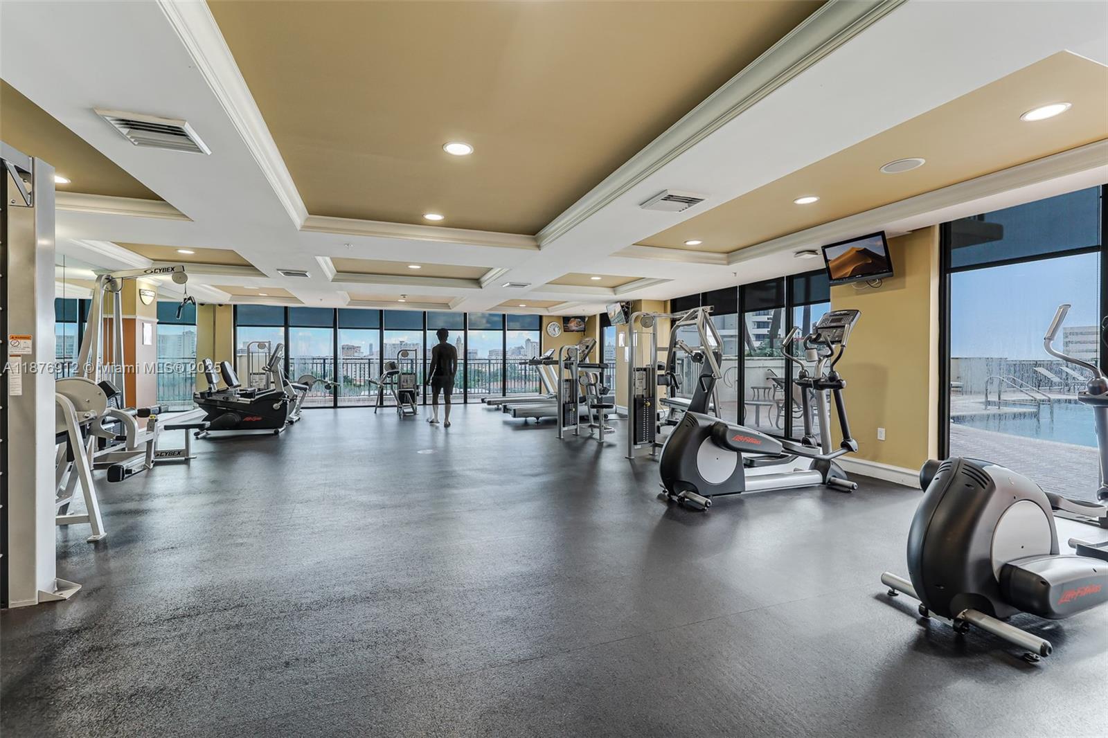 PUERTA DE PALMAS CONDO - Residential