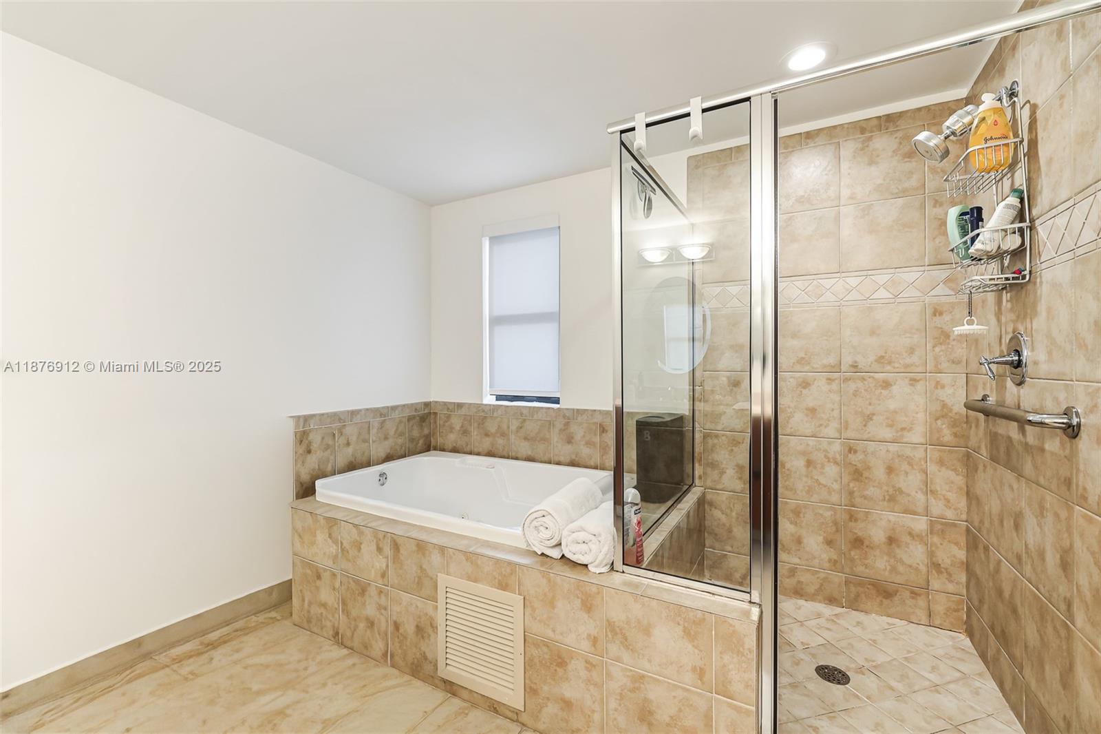 PUERTA DE PALMAS CONDO - Residential