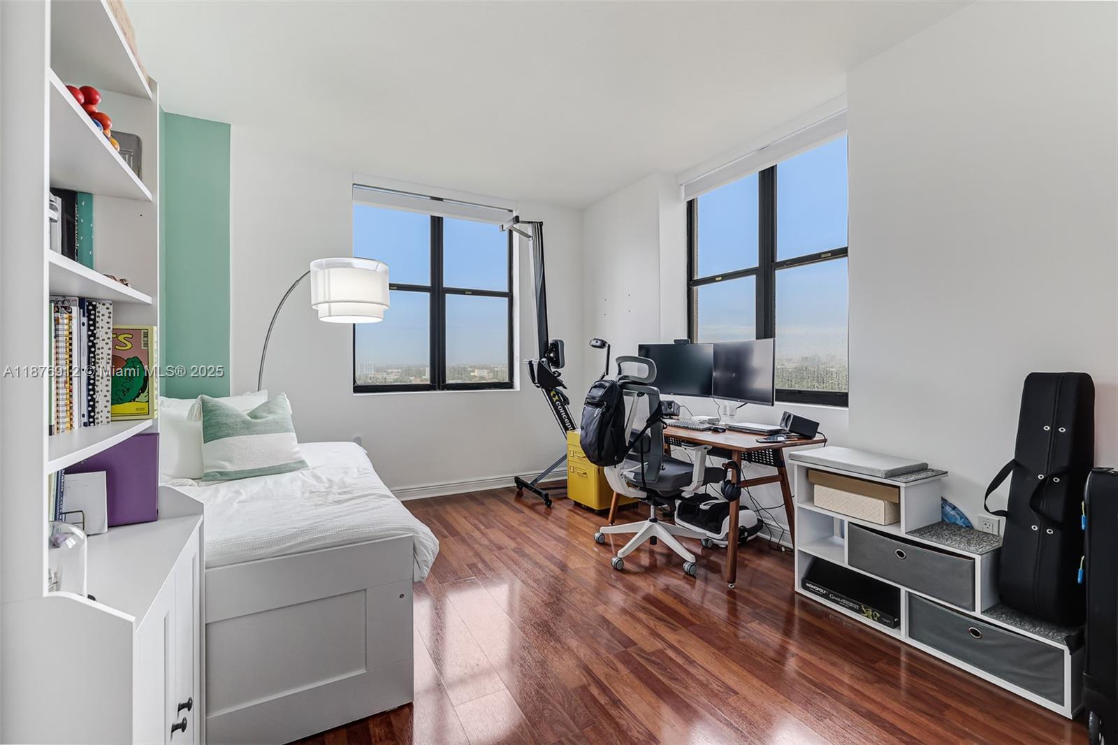 PUERTA DE PALMAS CONDO - Residential