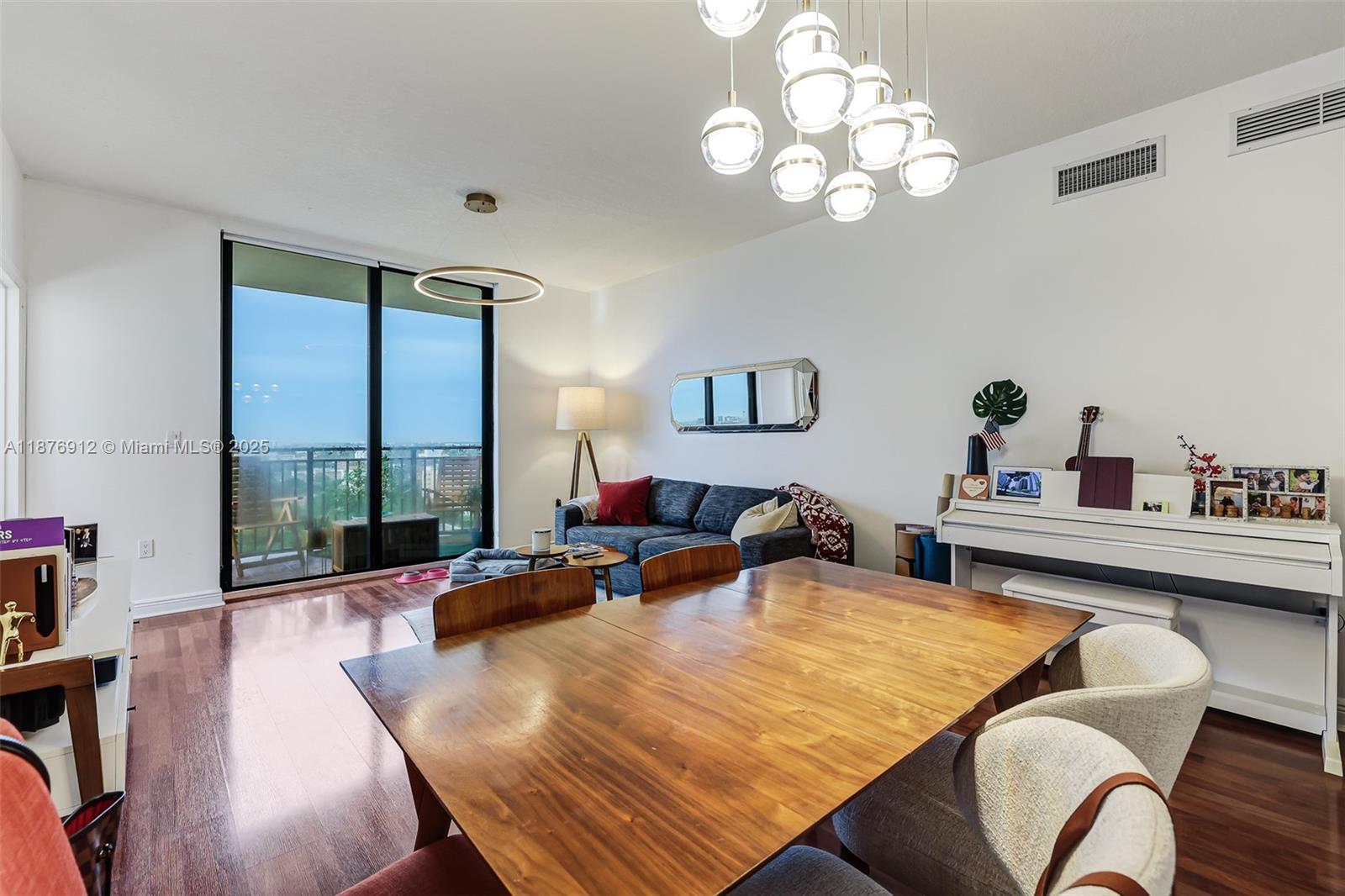 PUERTA DE PALMAS CONDO - Residential