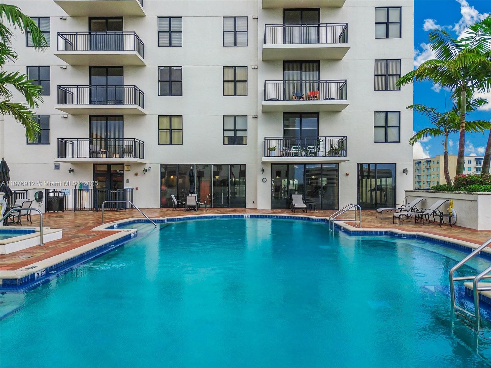 PUERTA DE PALMAS CONDO - Residential