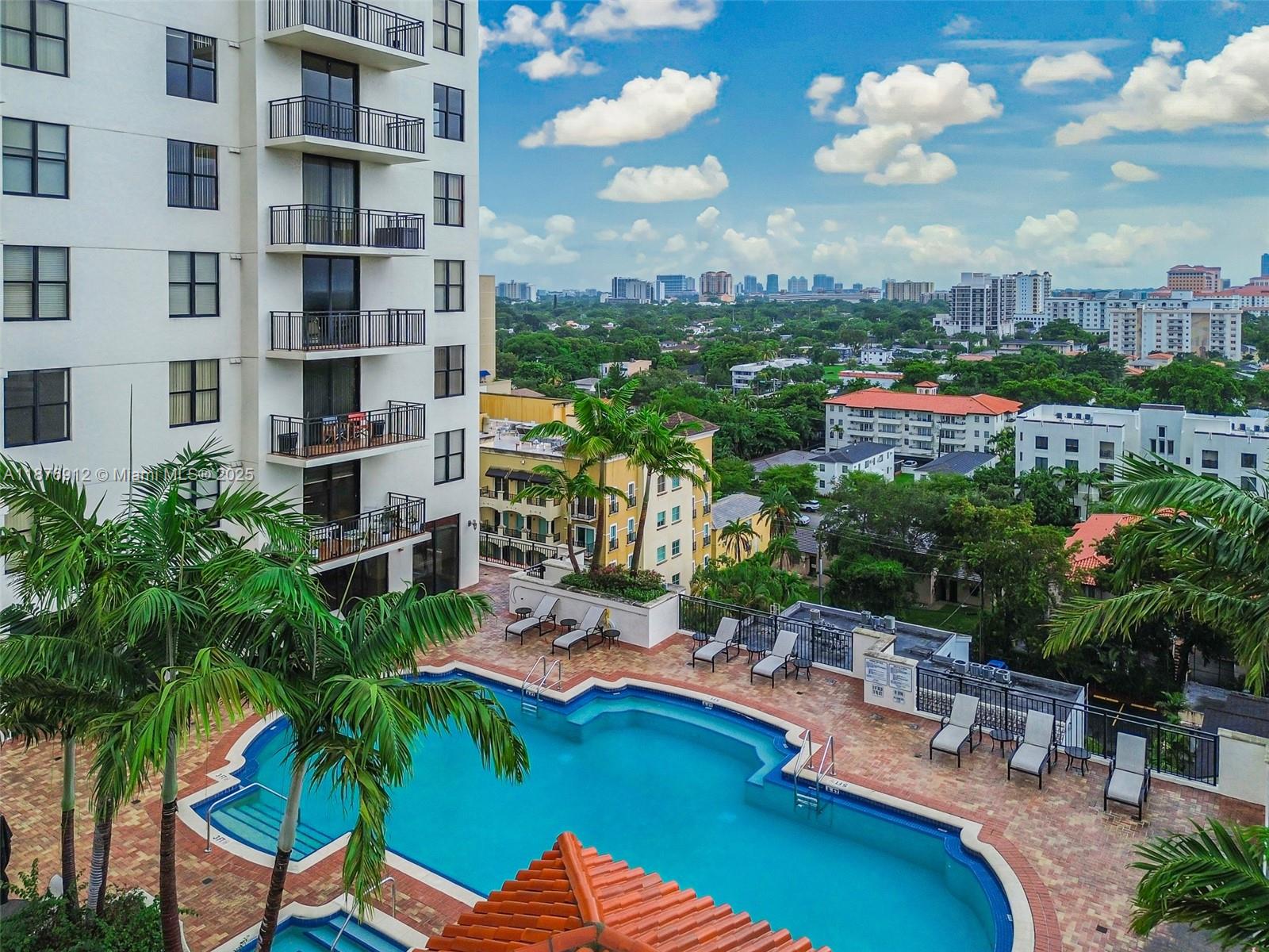 PUERTA DE PALMAS CONDO - Residential