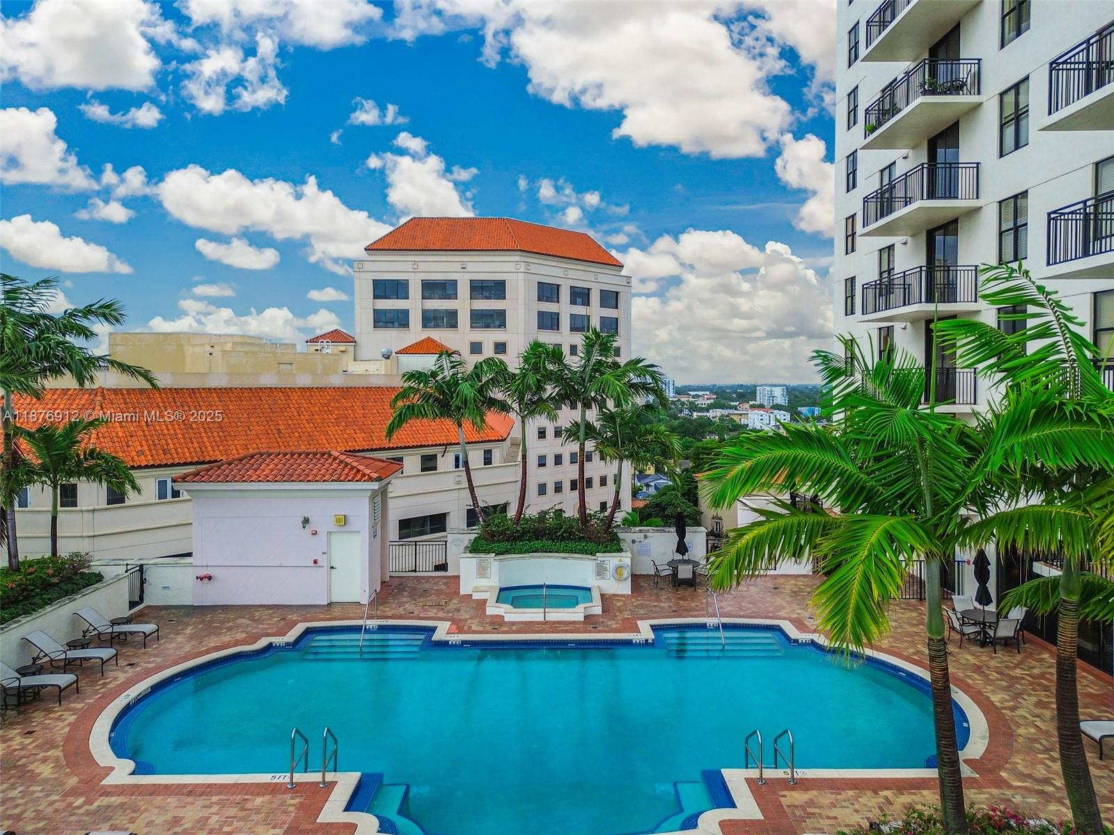 PUERTA DE PALMAS CONDO - Residential