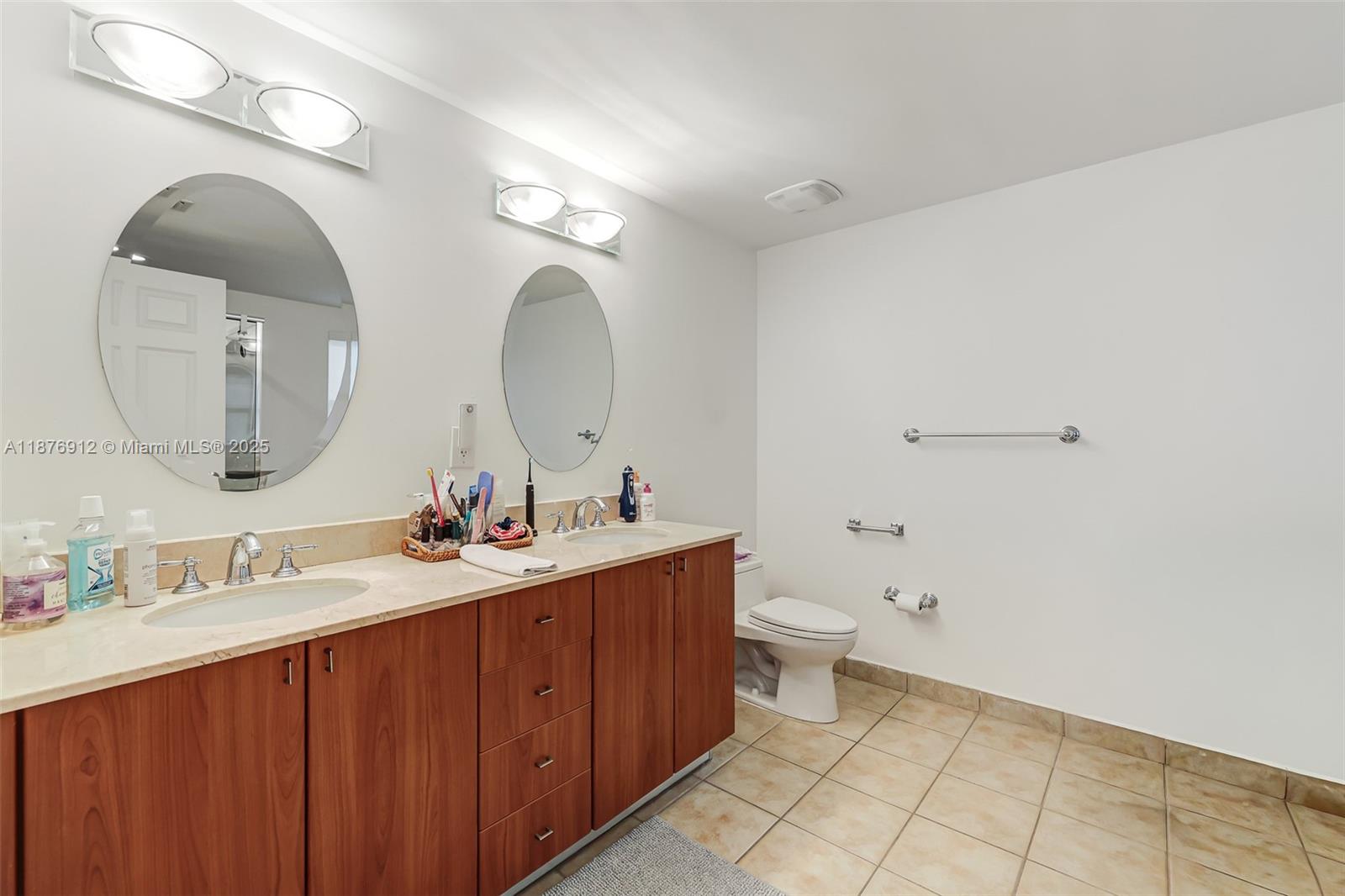 PUERTA DE PALMAS CONDO - Residential