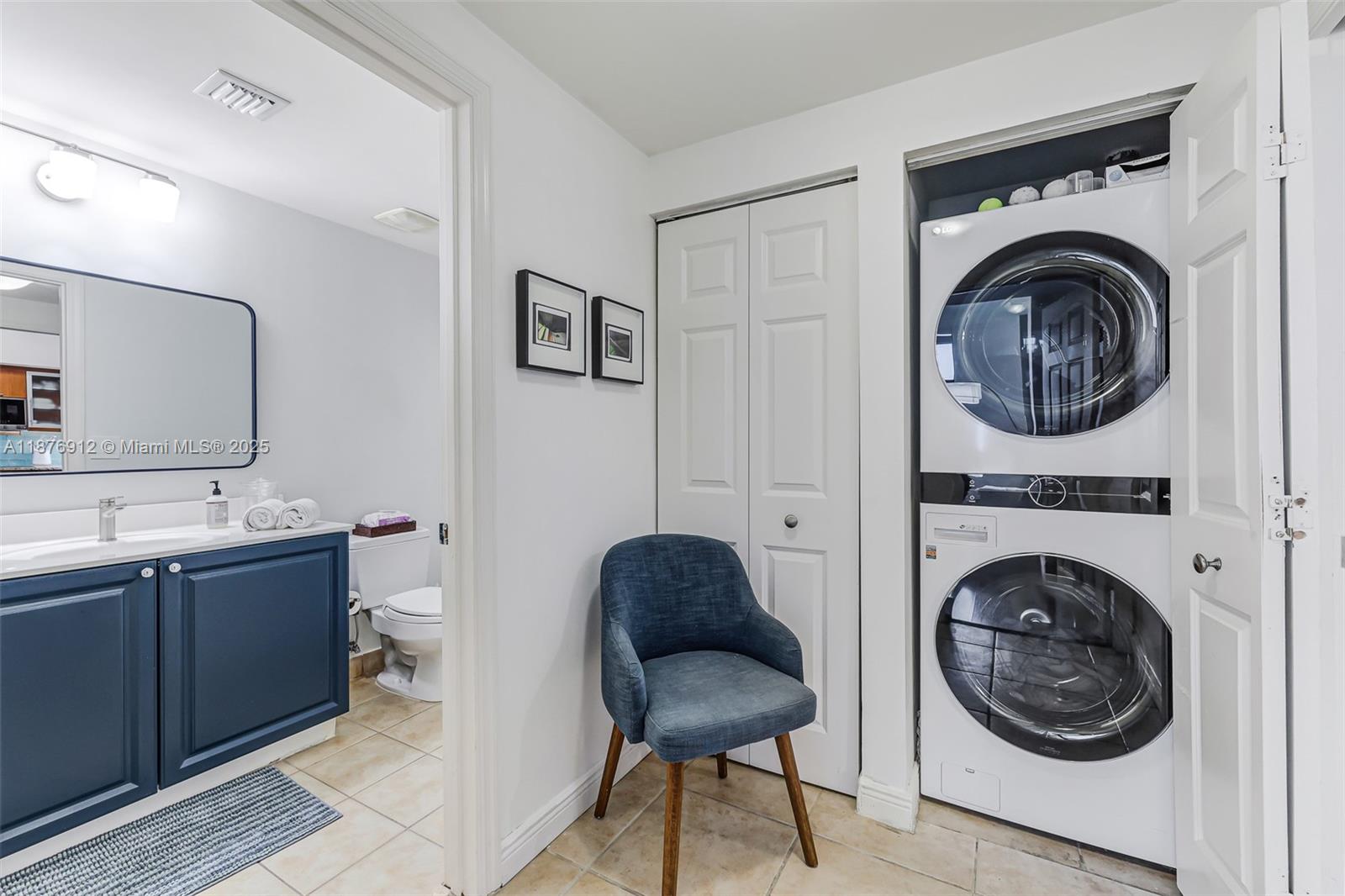 PUERTA DE PALMAS CONDO - Residential