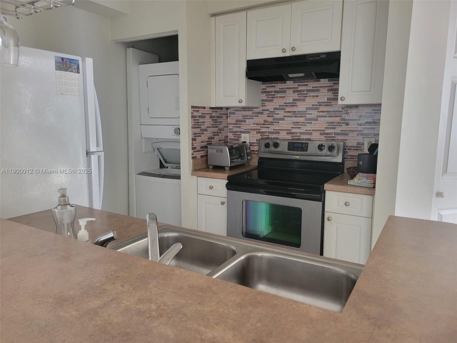 PORTO BELLAGIO CONDO - Residential Lease