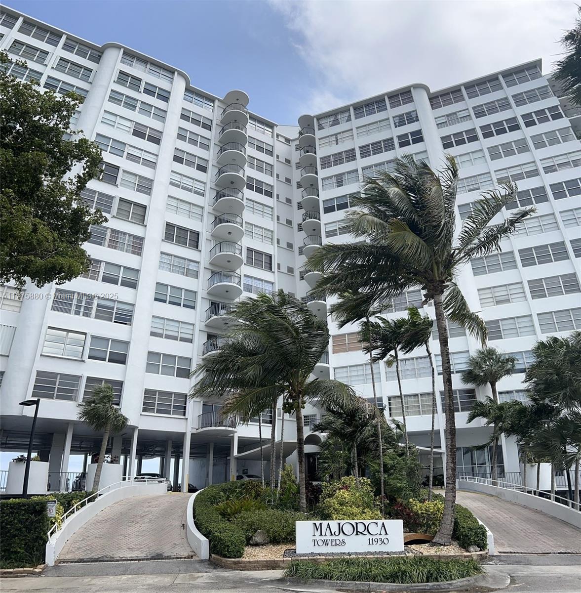 Property for Sale at 11930 N Bayshore Dr 410, North Miami, Miami-Dade County, Florida - Bedrooms: 1 
Bathrooms: 2  - $270,000