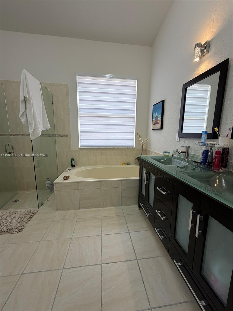 POD 3 AT MONARCH LAKES - Residential Lease