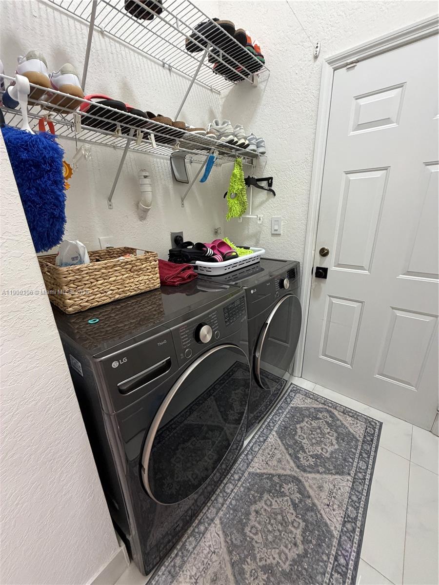 POD 3 AT MONARCH LAKES - Residential Lease