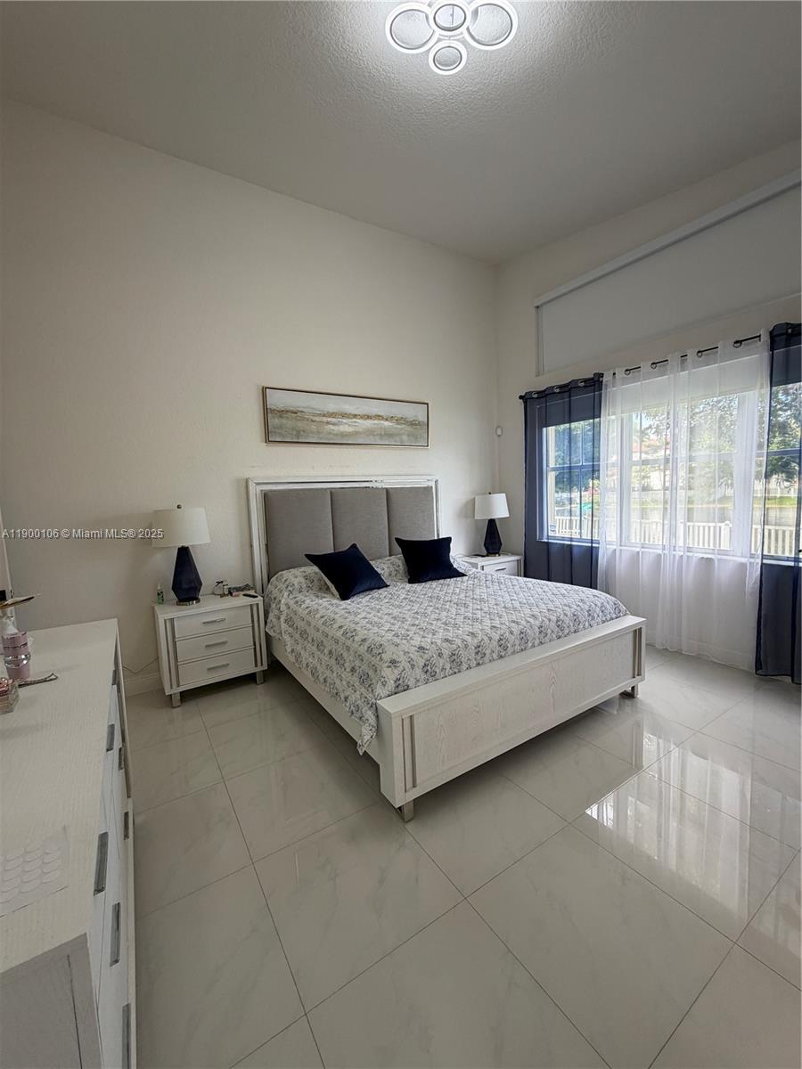 POD 3 AT MONARCH LAKES - Residential Lease