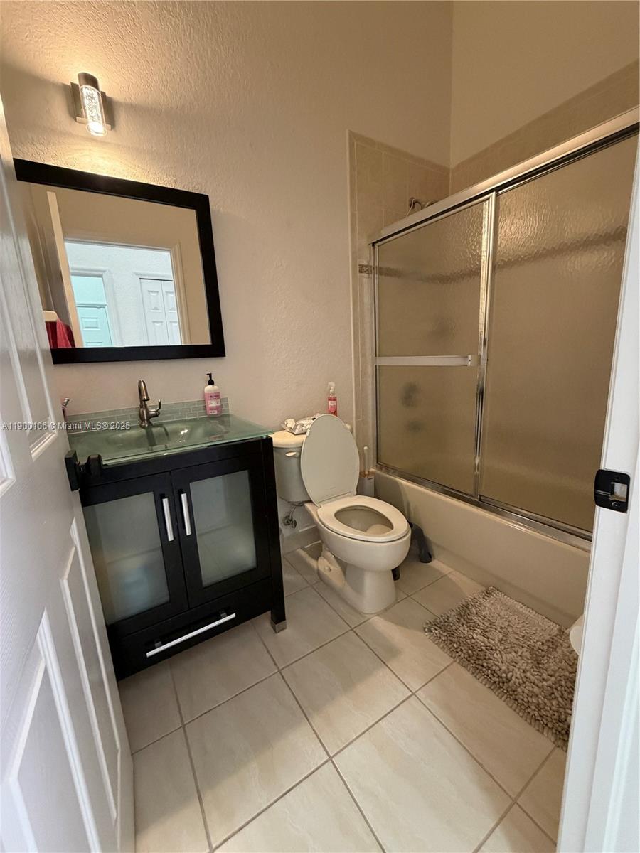 POD 3 AT MONARCH LAKES - Residential Lease