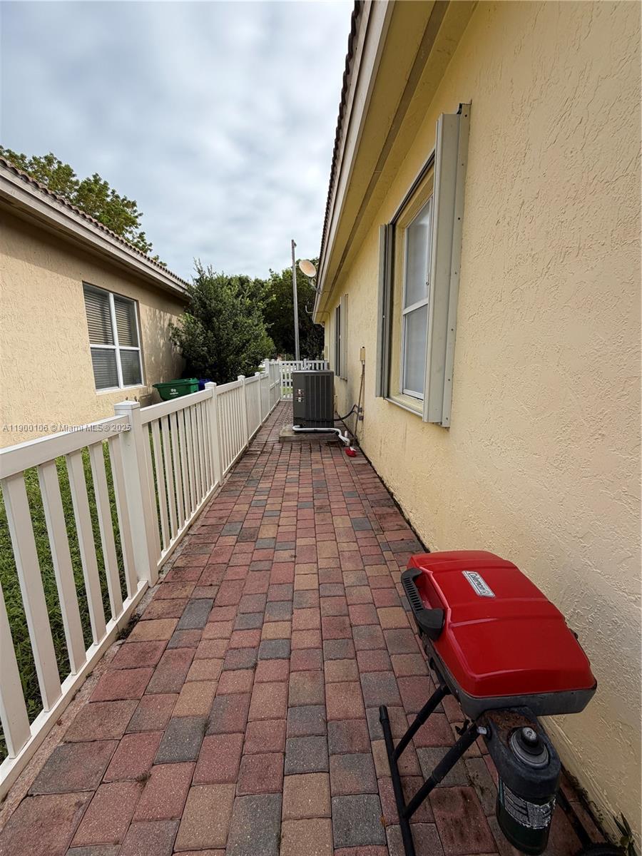 POD 3 AT MONARCH LAKES - Residential Lease